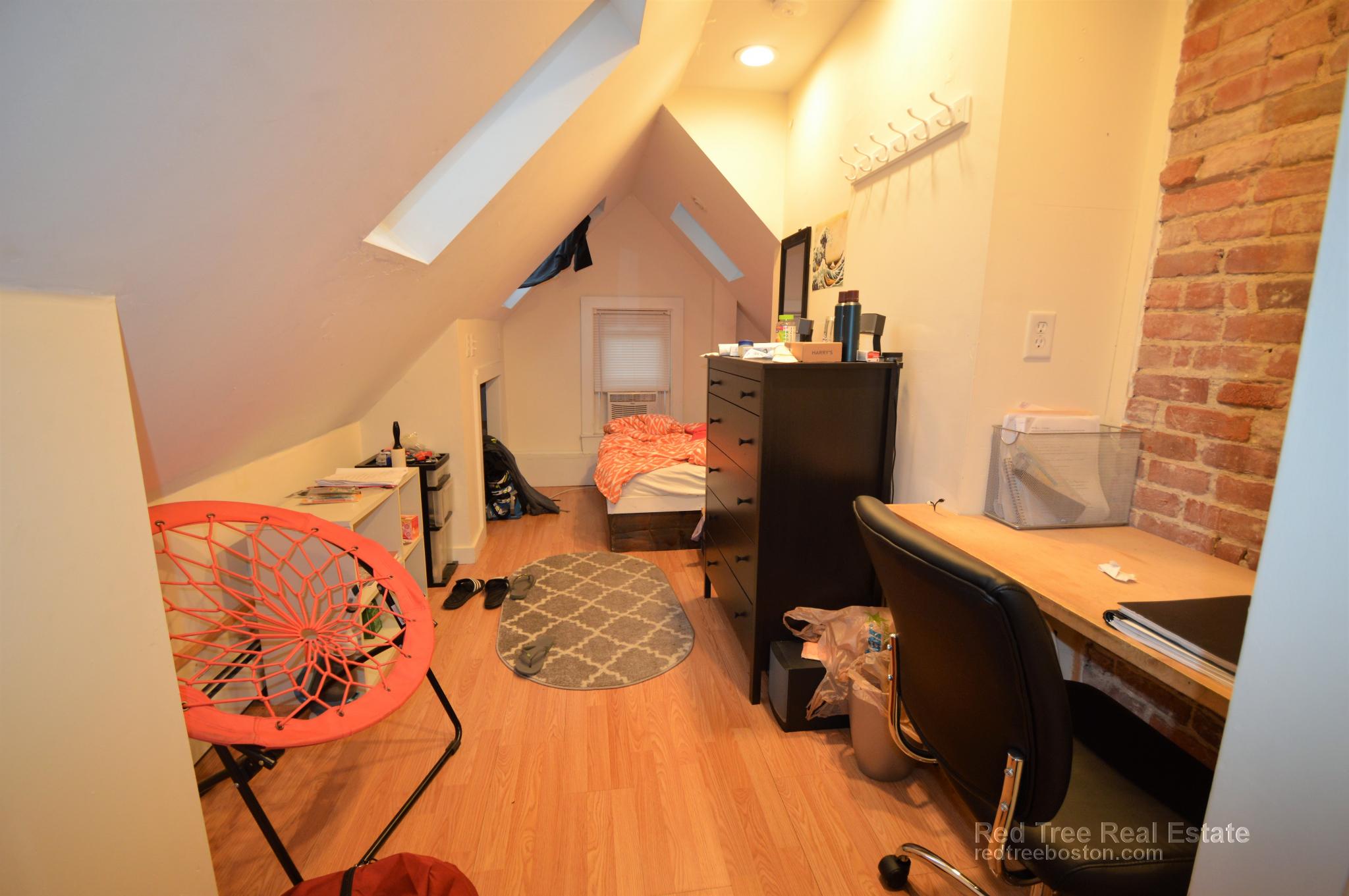 39 Pratt St, Allston