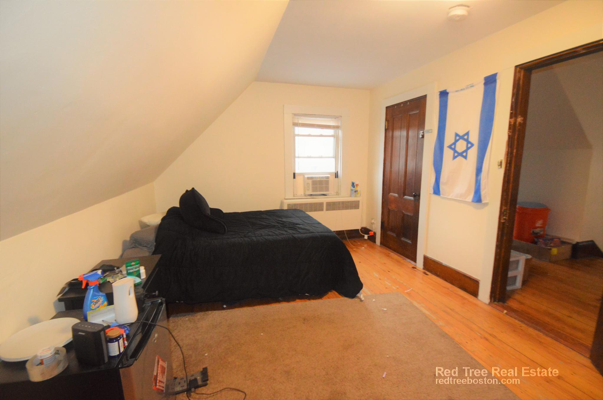 39 Pratt St, Allston