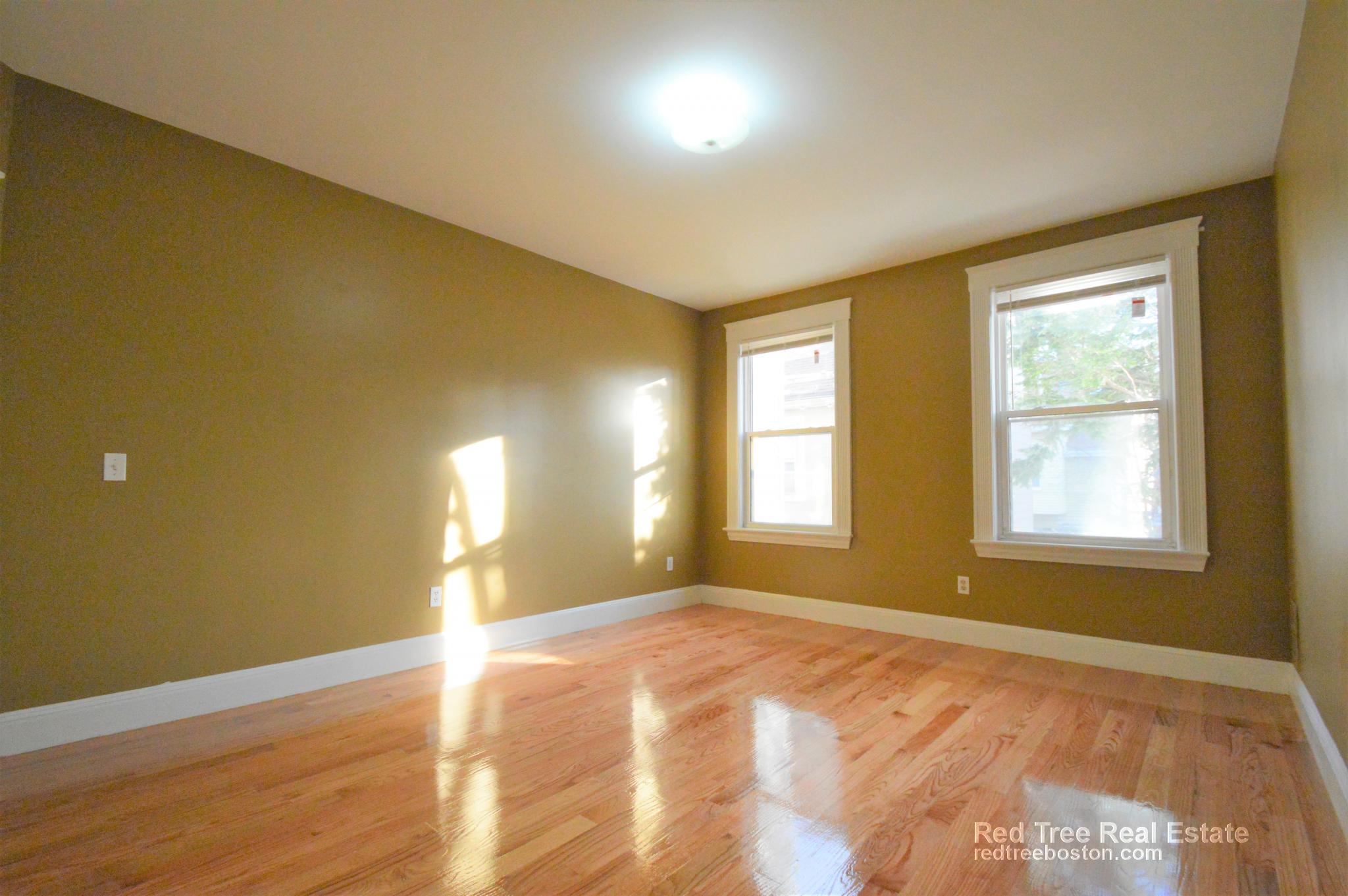 10 Treadway Rd, Dorchester