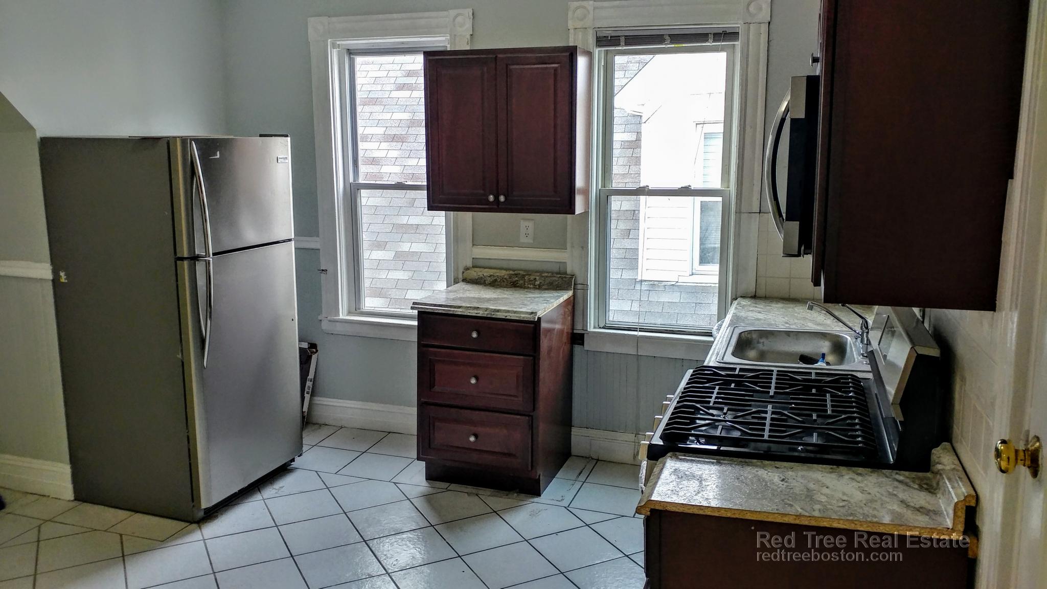 4 bed, 1 bath apartment for rent at 4 Dalrymple St Unit 3, Jamaica Plain — photo 1 of 10