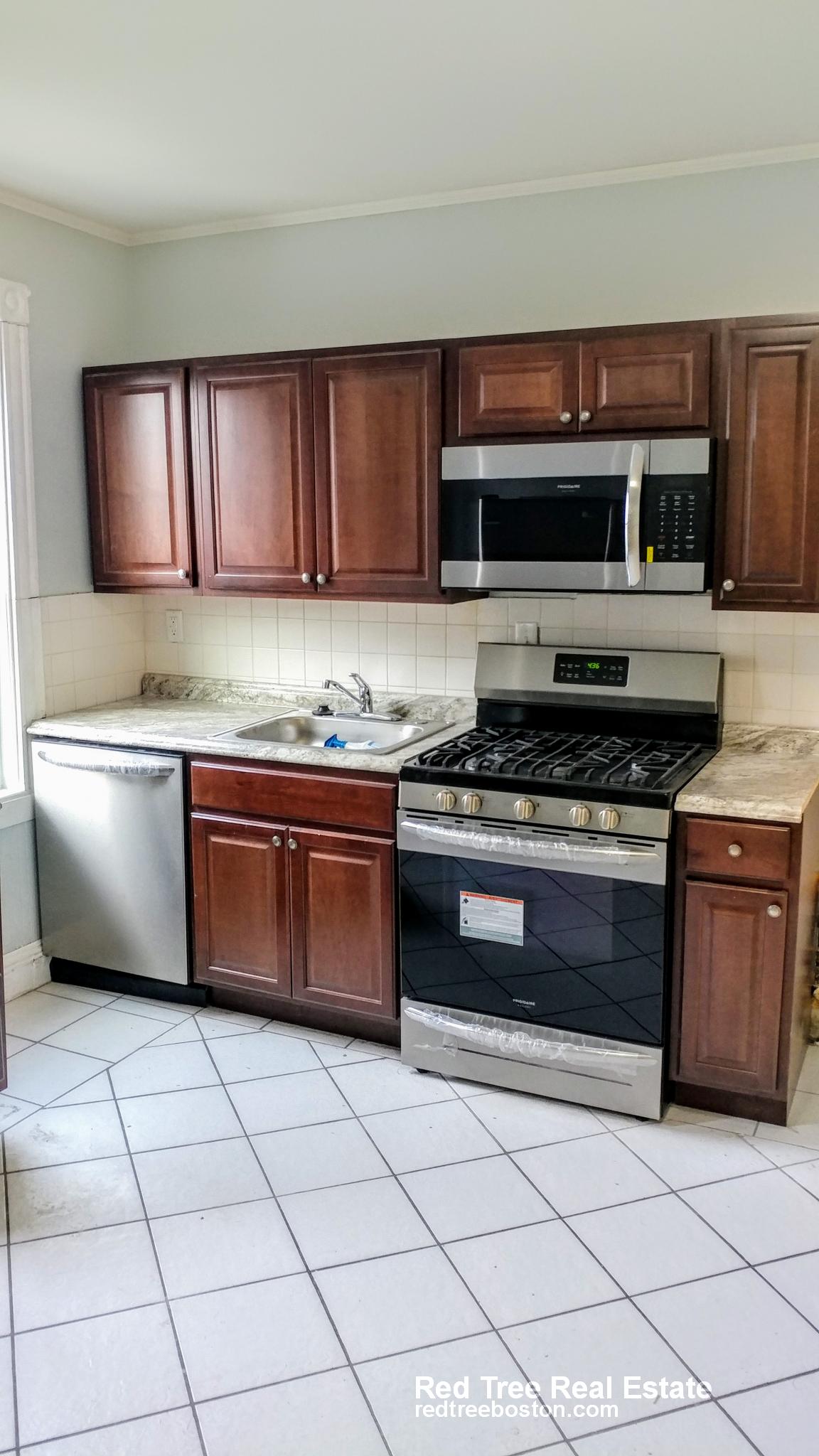 4 bed, 1 bath apartment for rent at 4 Dalrymple St Unit 3, Jamaica Plain — photo 2 of 10