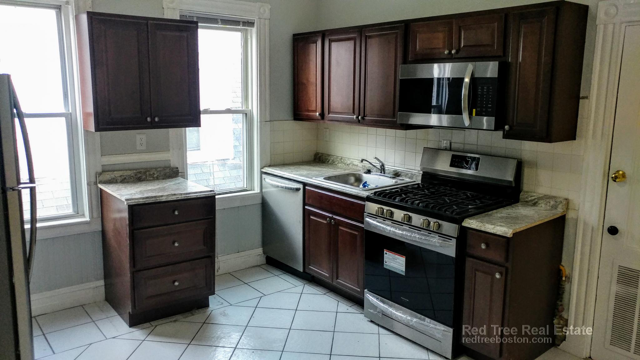 4 bed, 1 bath apartment for rent at 4 Dalrymple St Unit 3, Jamaica Plain — photo 3 of 10
