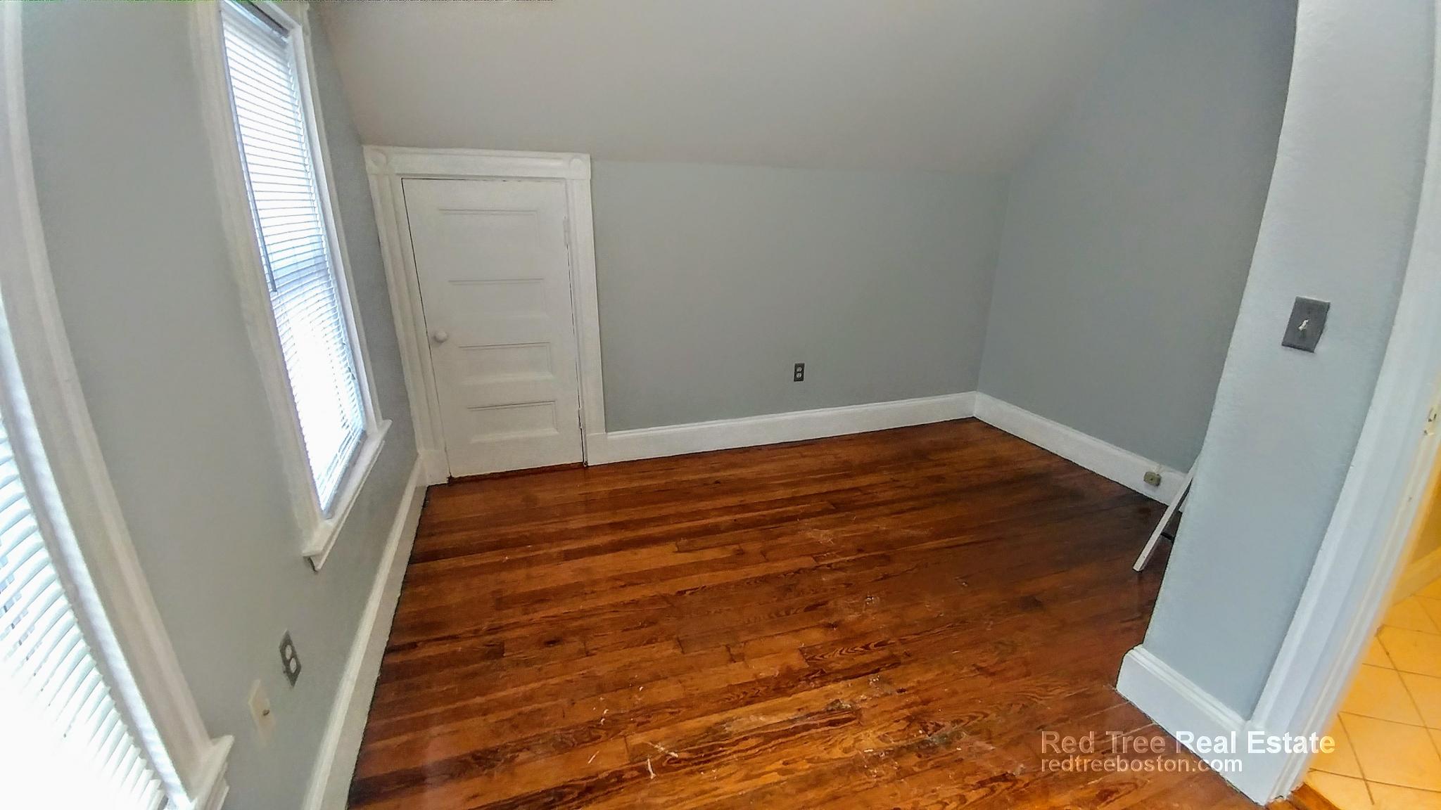 4 bed, 1 bath apartment for rent at 4 Dalrymple St Unit 3, Jamaica Plain — photo 4 of 10