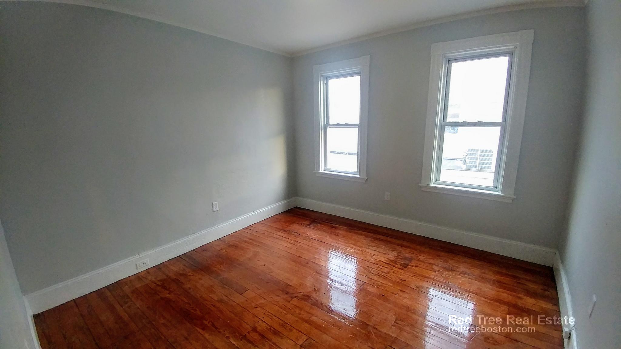 4 bed, 1 bath apartment for rent at 4 Dalrymple St Unit 3, Jamaica Plain — photo 5 of 10