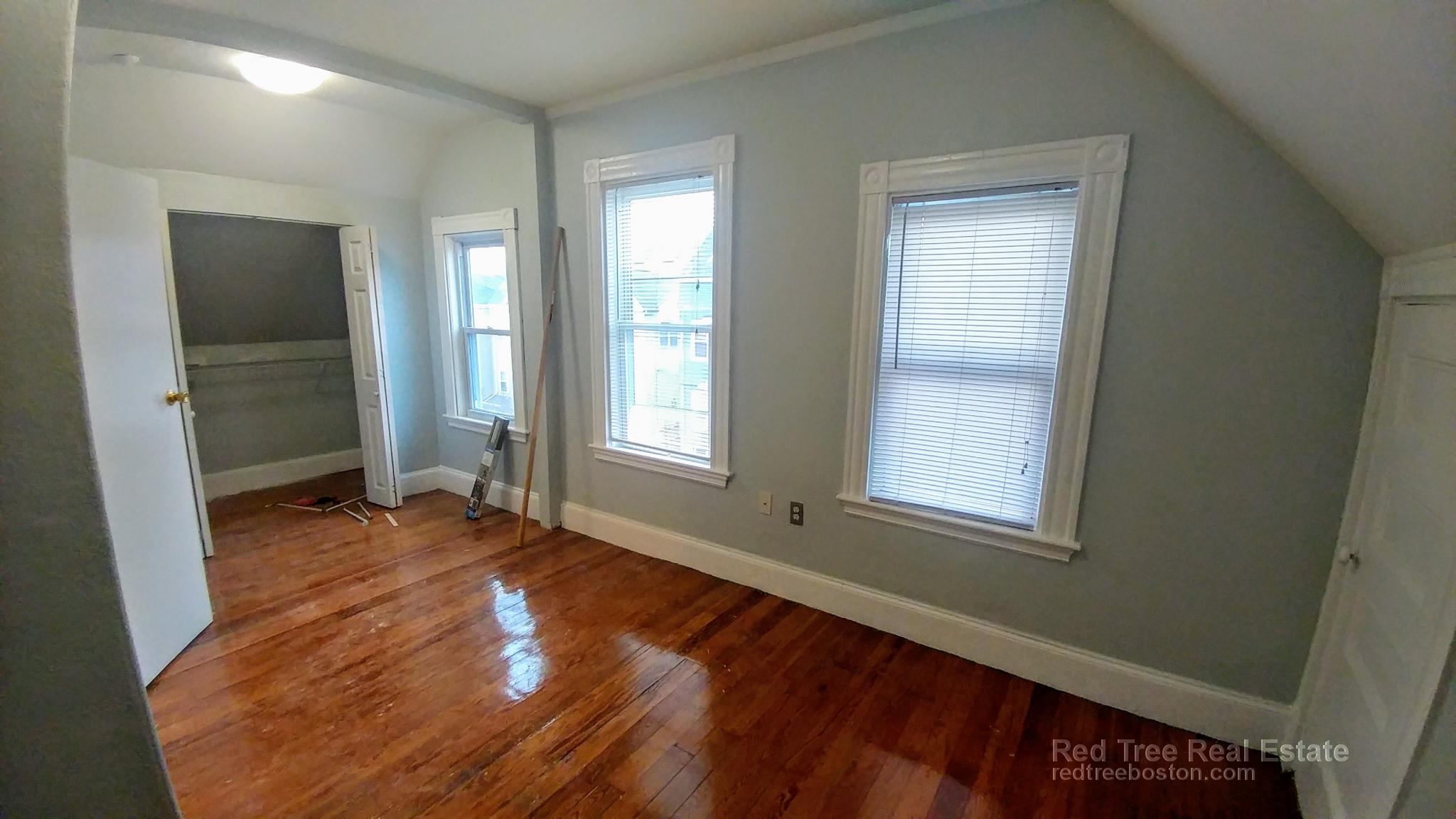 4 bed, 1 bath apartment for rent at 4 Dalrymple St Unit 3, Jamaica Plain — photo 6 of 10