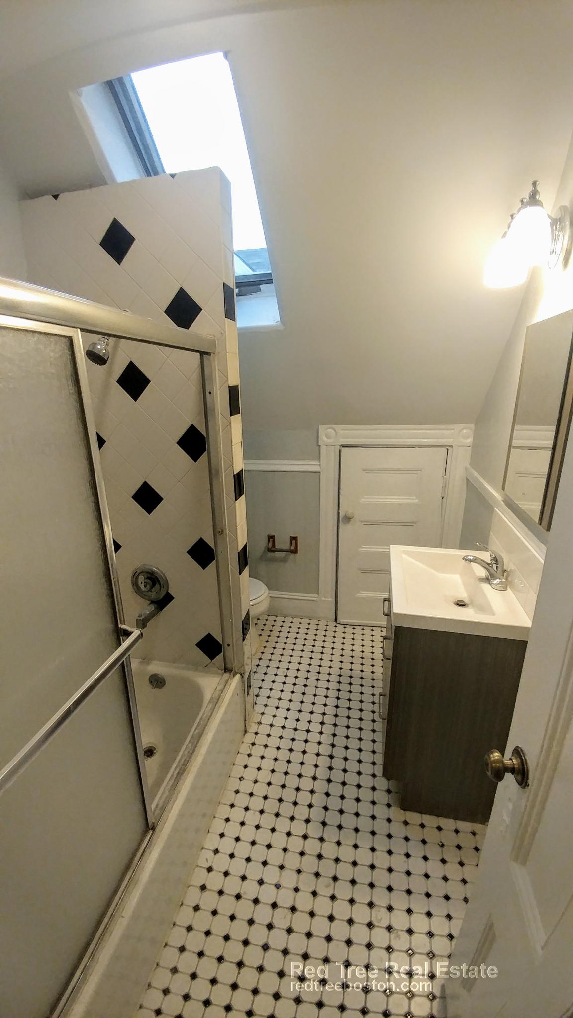 4 bed, 1 bath apartment for rent at 4 Dalrymple St Unit 3, Jamaica Plain — photo 8 of 10
