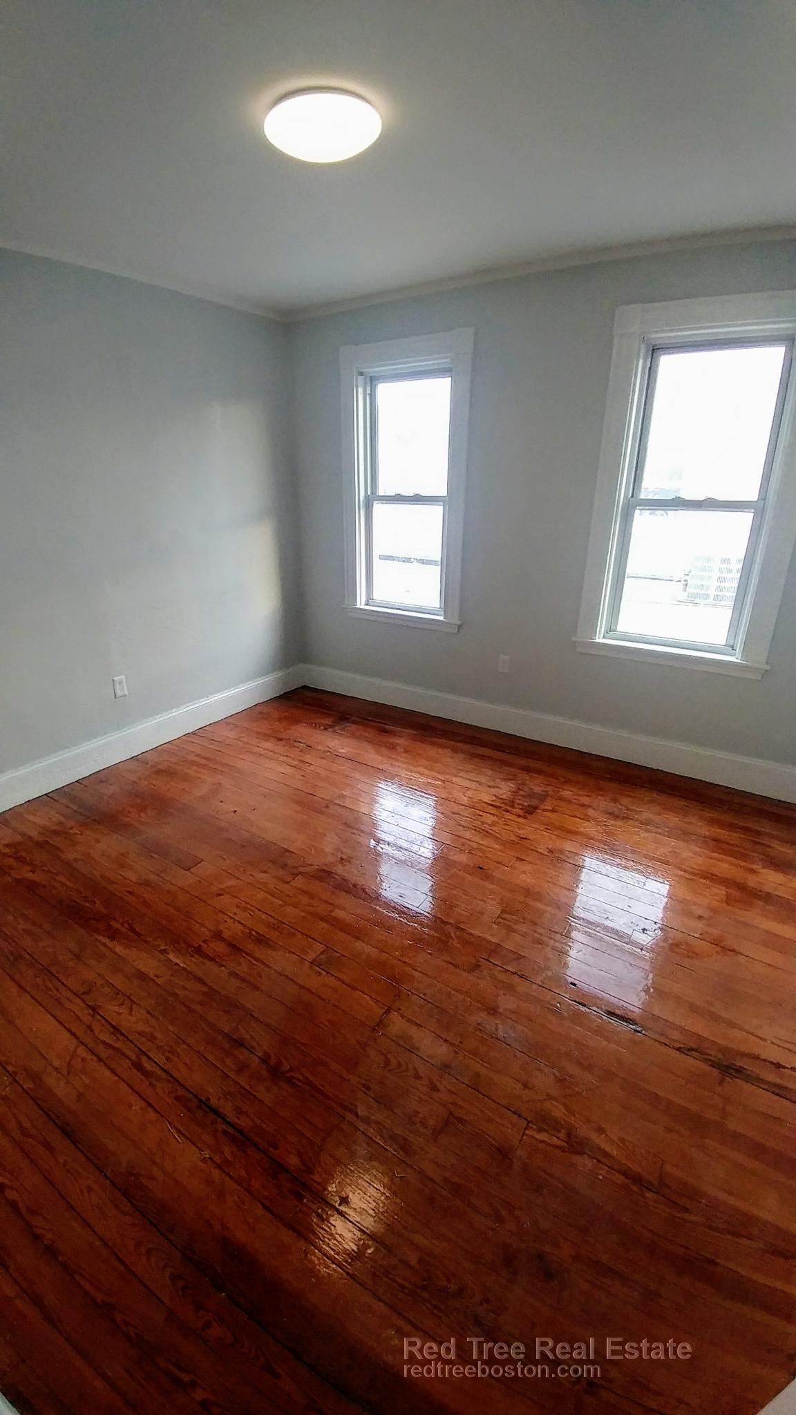 4 bed, 1 bath apartment for rent at 4 Dalrymple St Unit 3, Jamaica Plain — photo 9 of 10