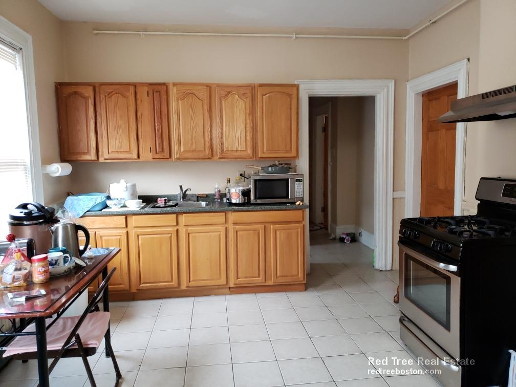 4 bed, 1 bath apartment for rent at 103 Calumet St Unit 3, Mission Hill