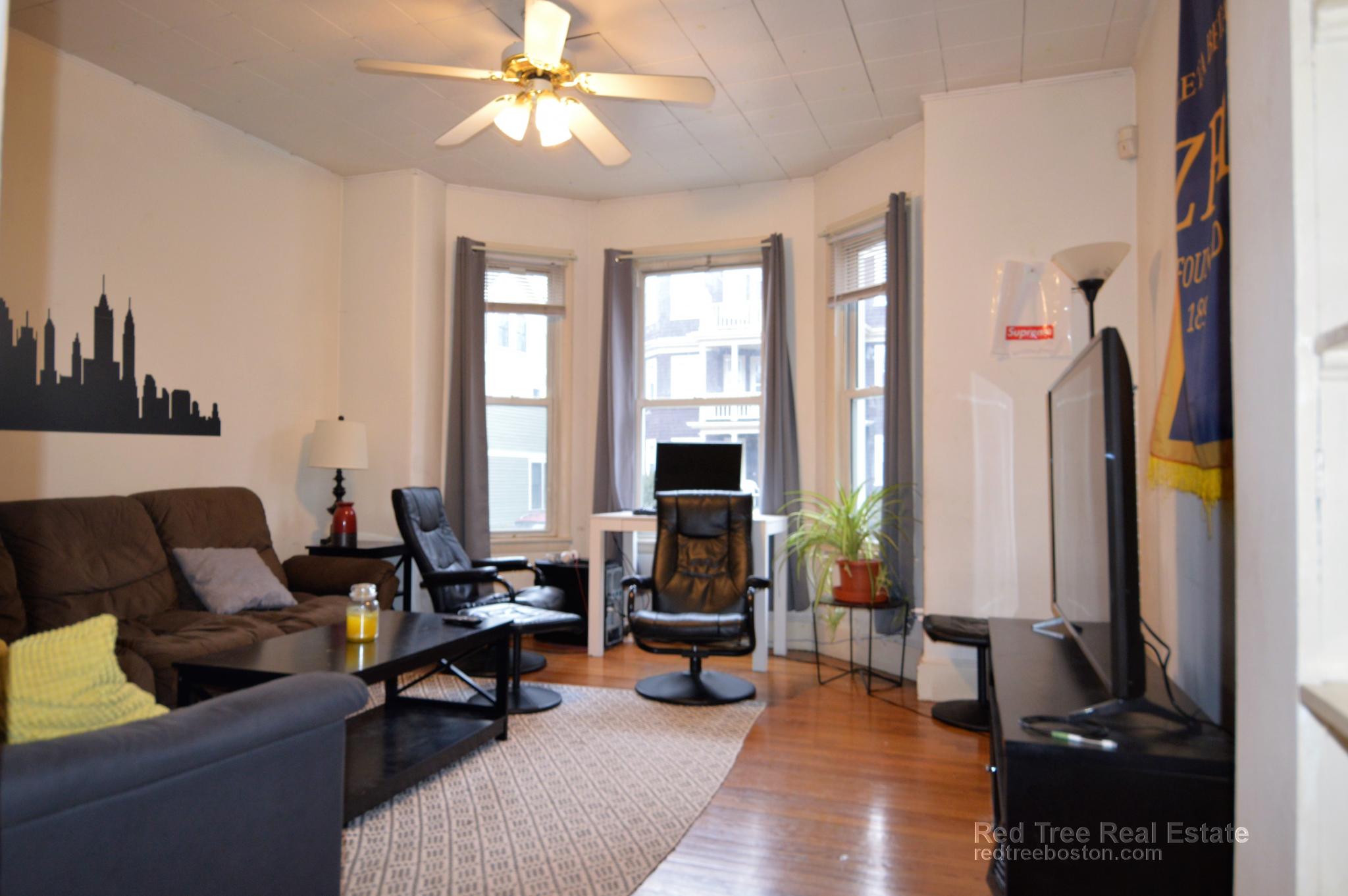 216 Freeman St, Longwood