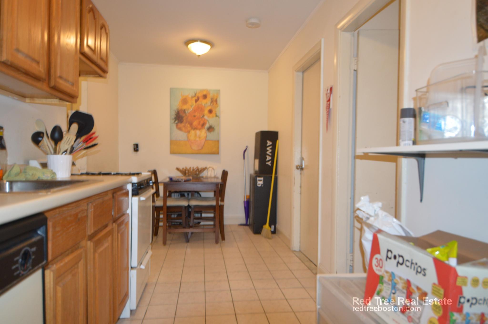 216 Freeman St, Longwood