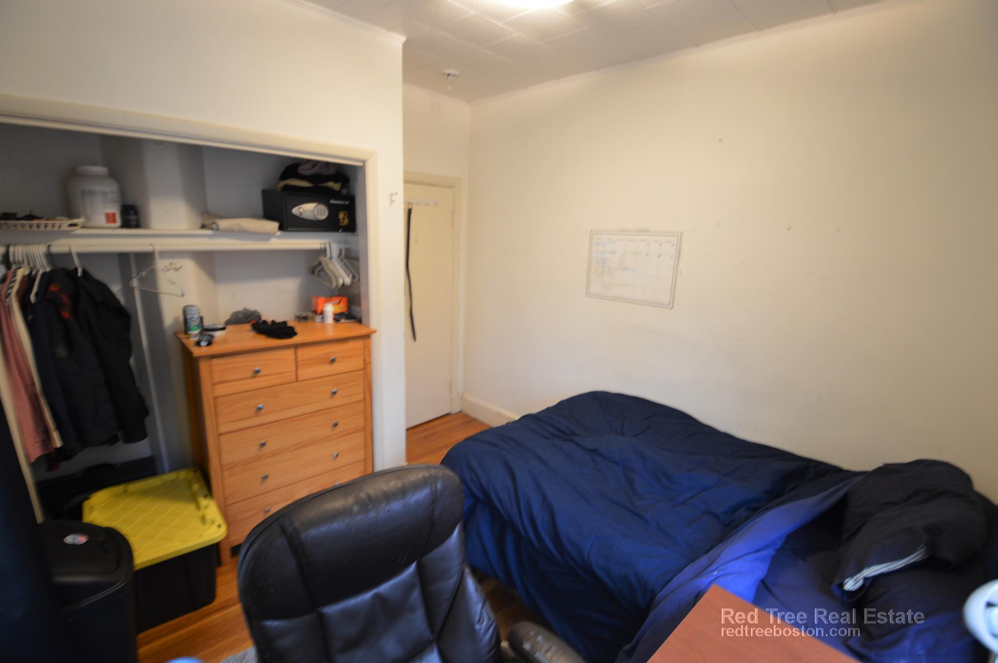 216 Freeman St, Longwood