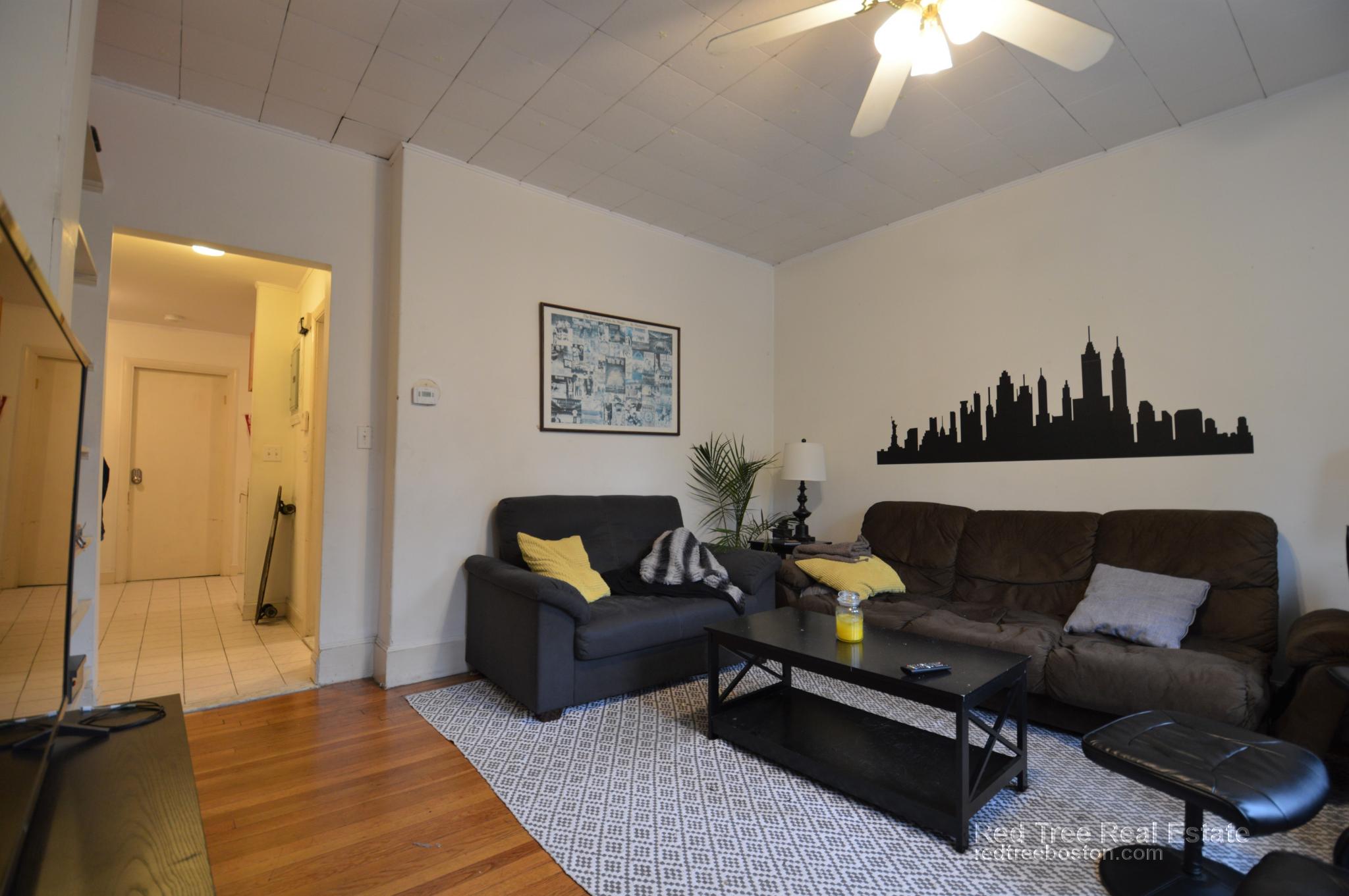 216 Freeman St, Longwood