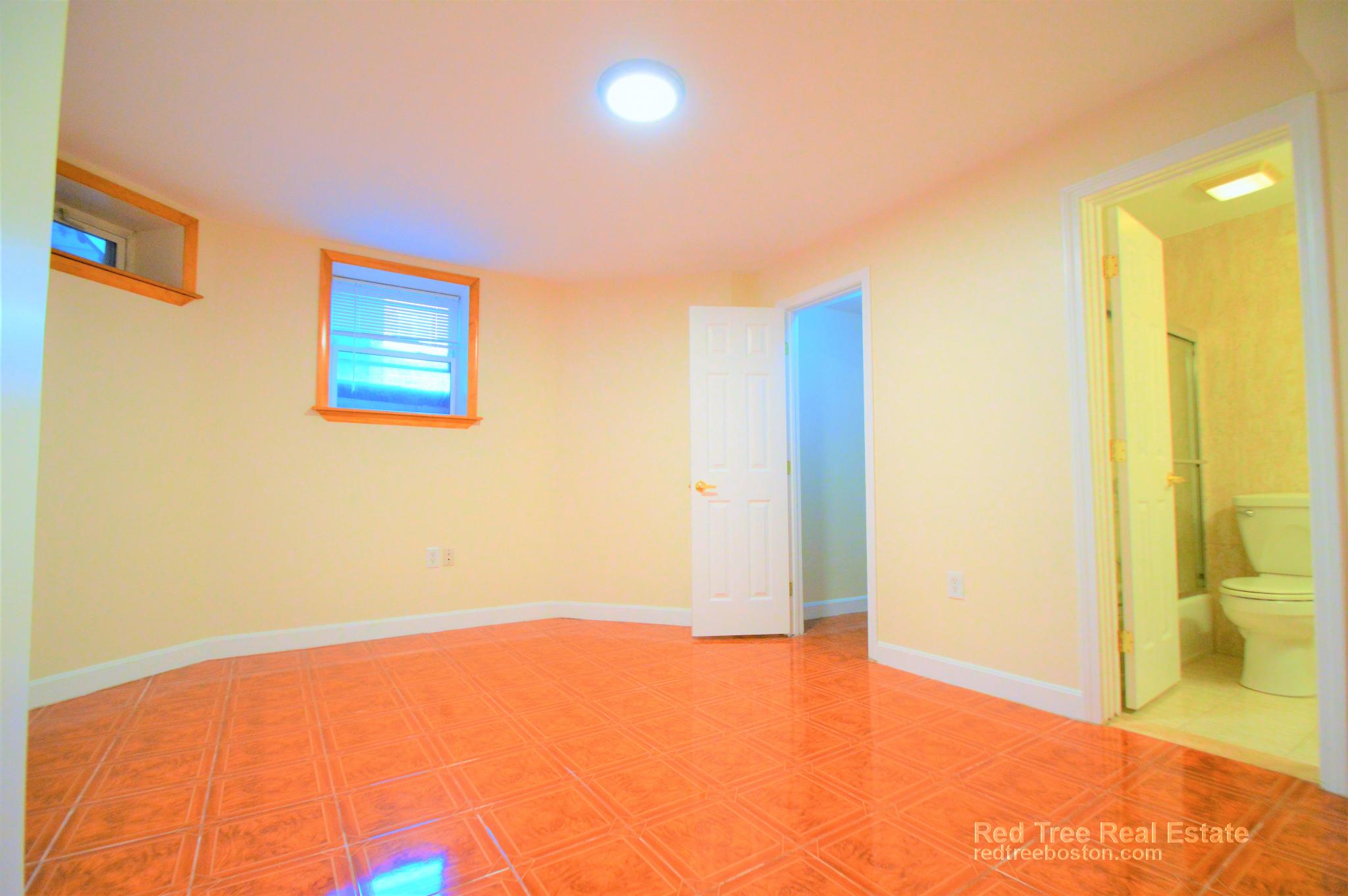 73 Thatcher St, Coolidge Corner