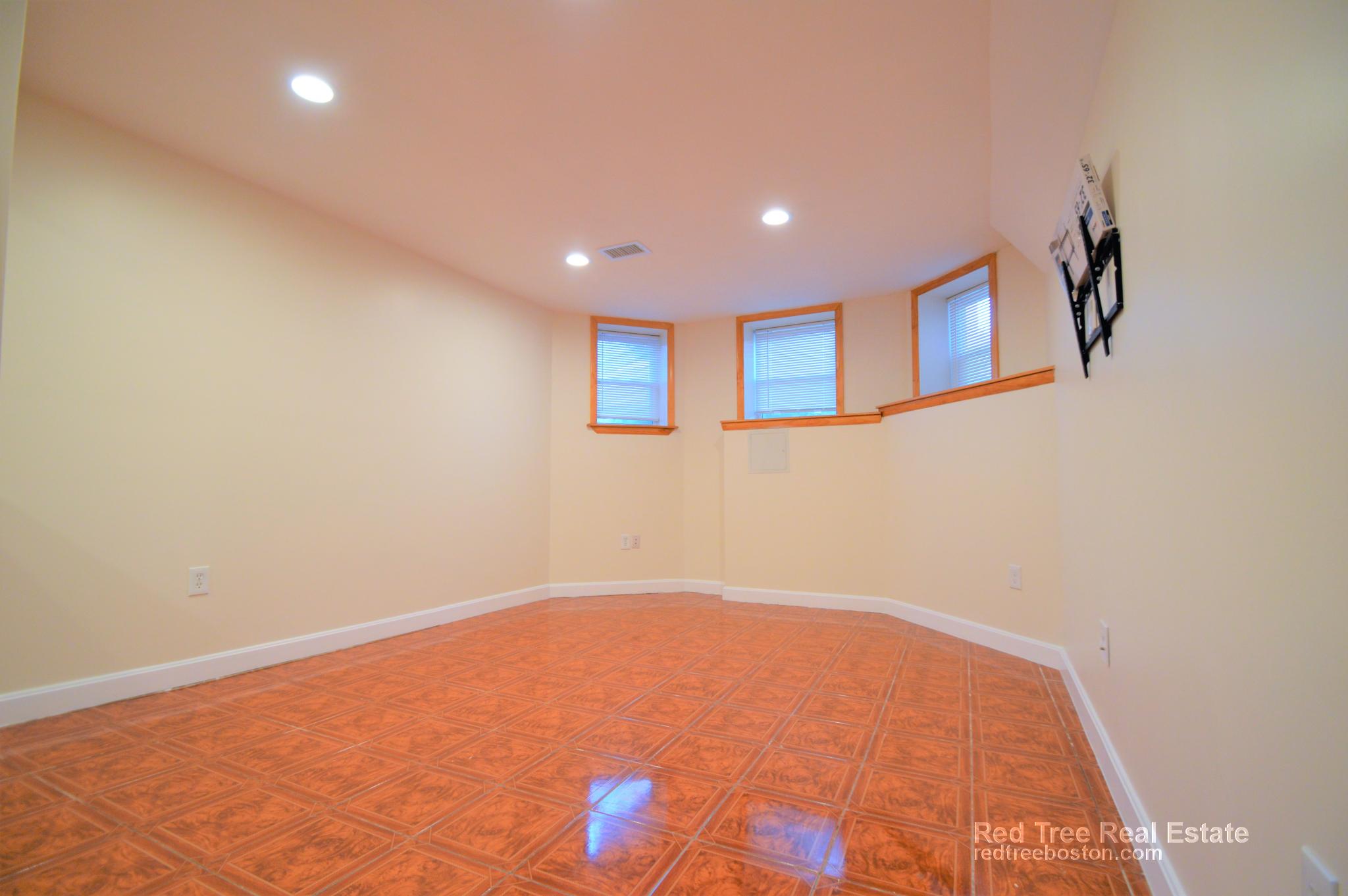 73 Thatcher St, Coolidge Corner