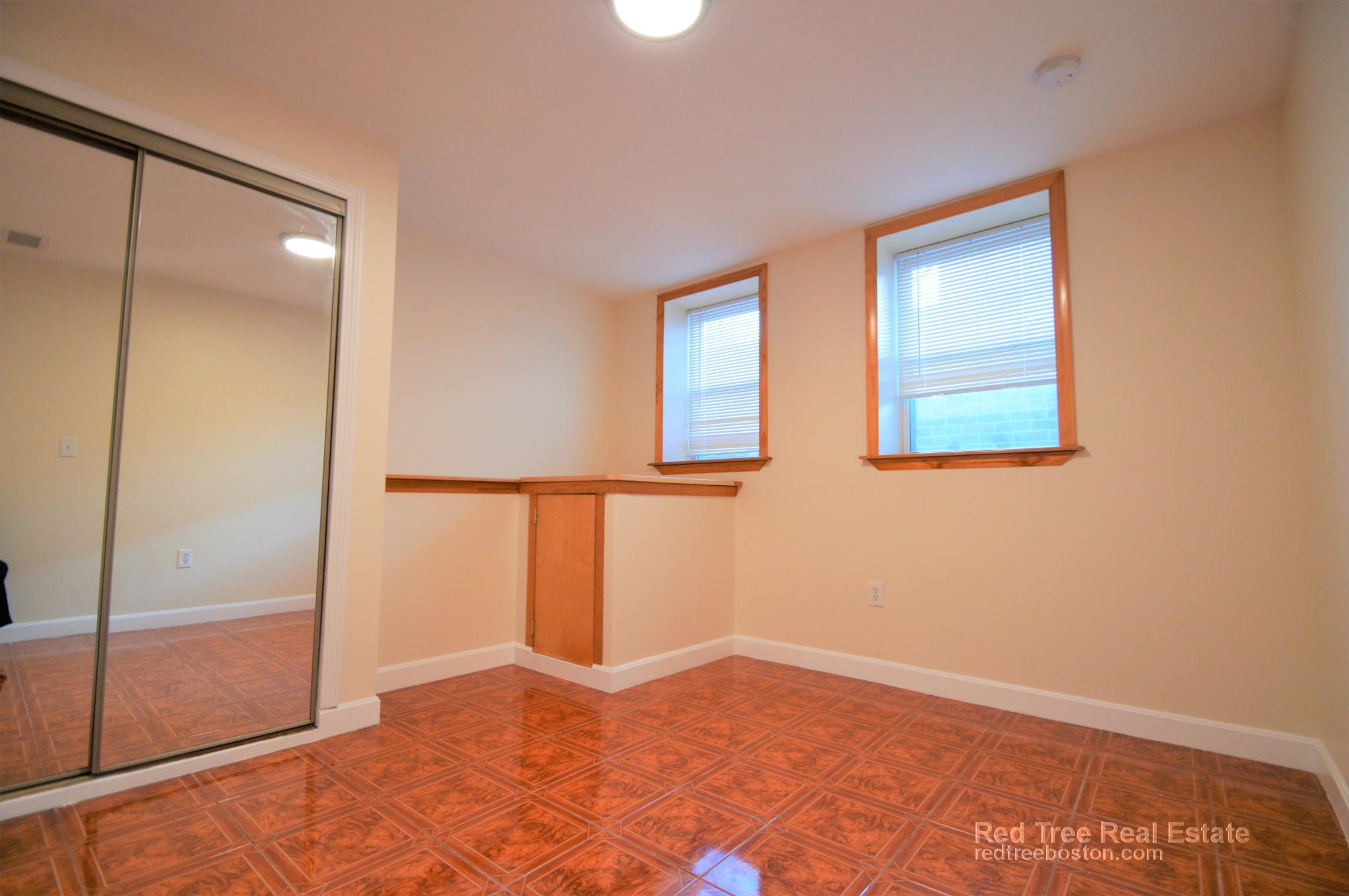 73 Thatcher St, Coolidge Corner