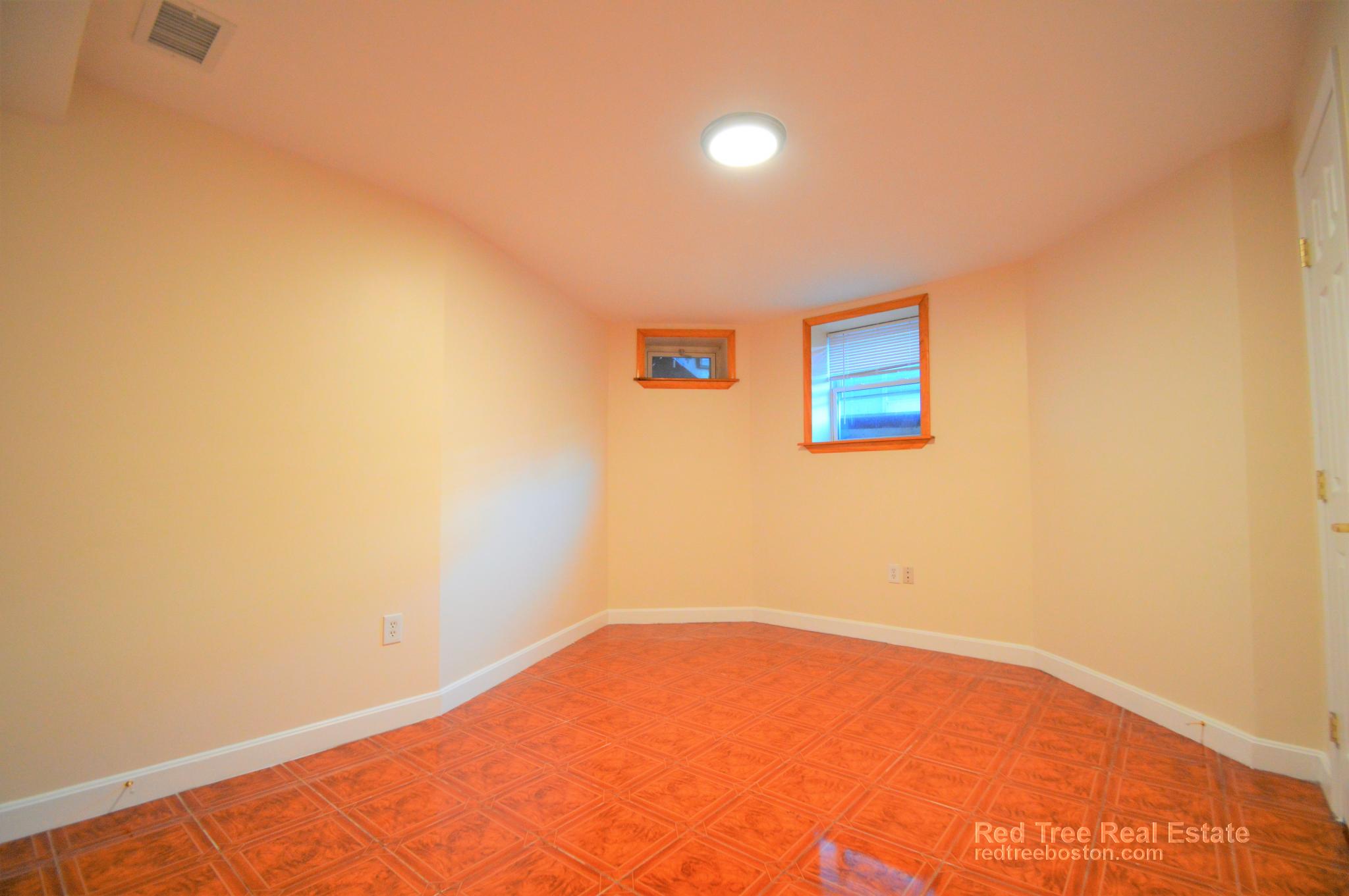 73 Thatcher St, Coolidge Corner