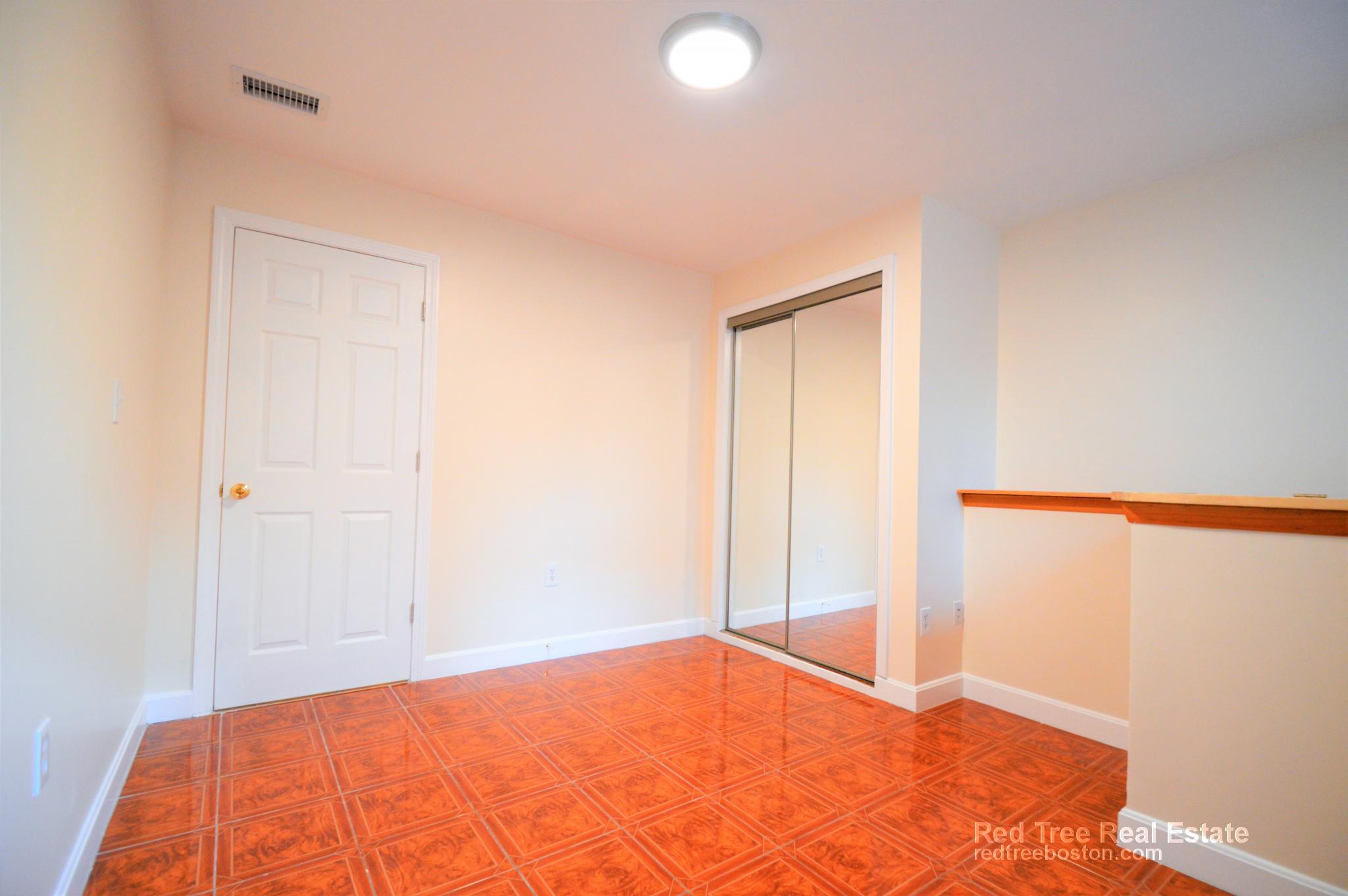 73 Thatcher St, Coolidge Corner