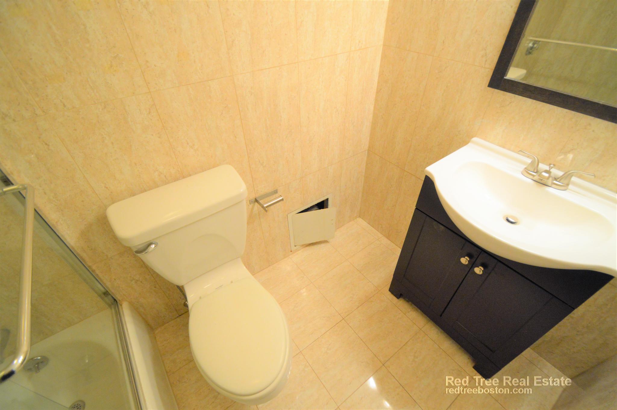 73 Thatcher St, Coolidge Corner