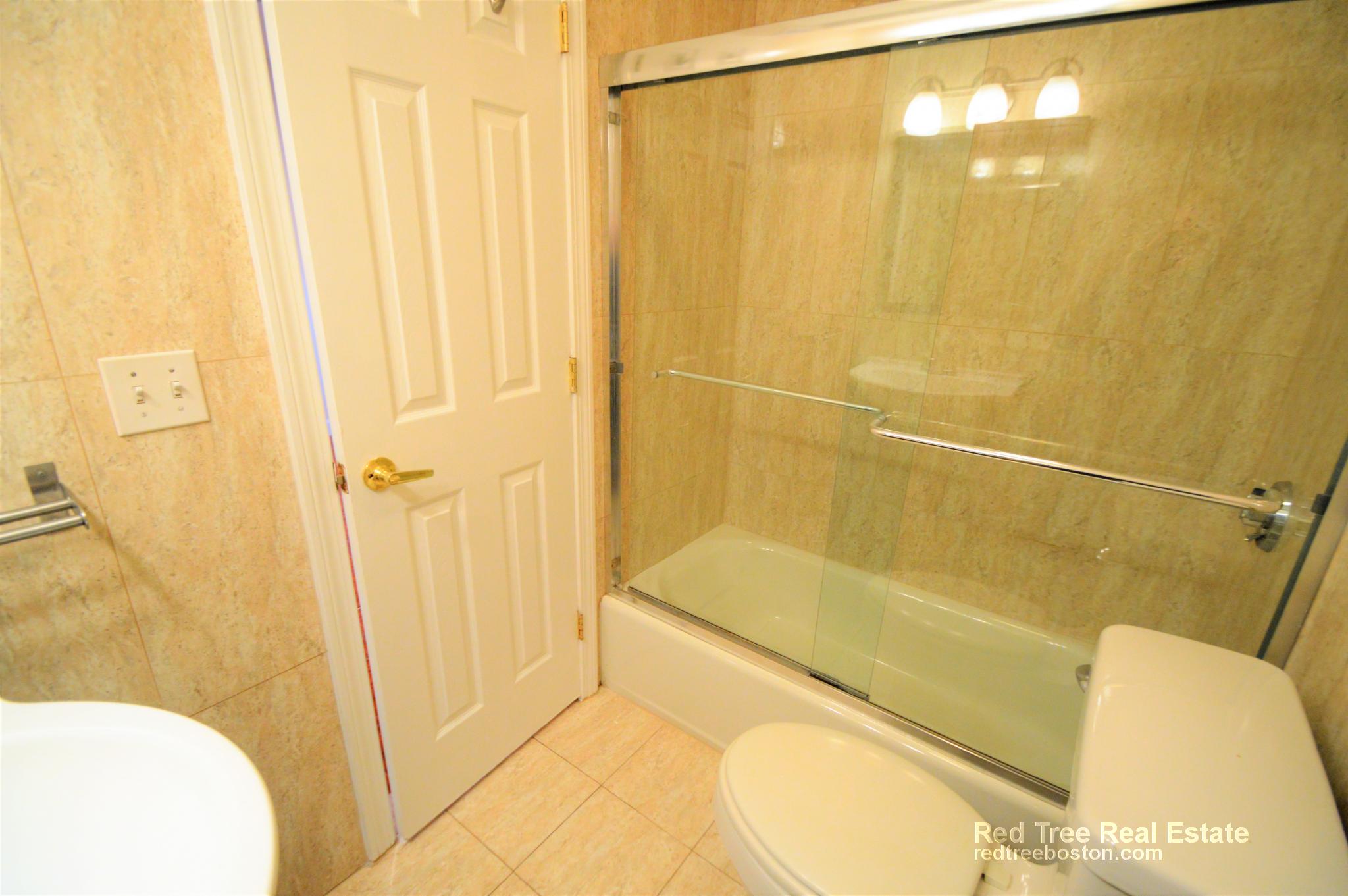 73 Thatcher St, Coolidge Corner