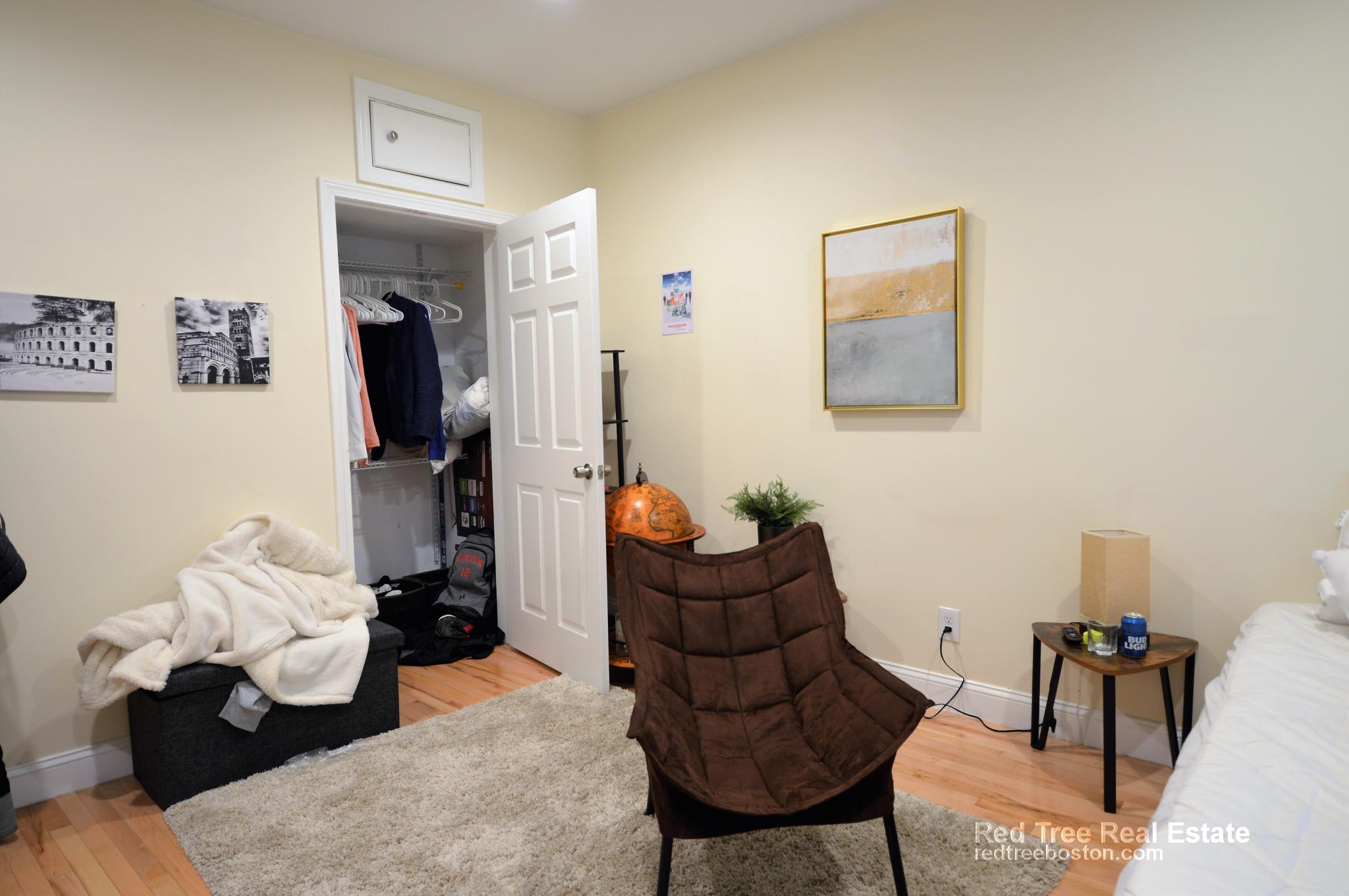 94 Pleasant St, North Brookline