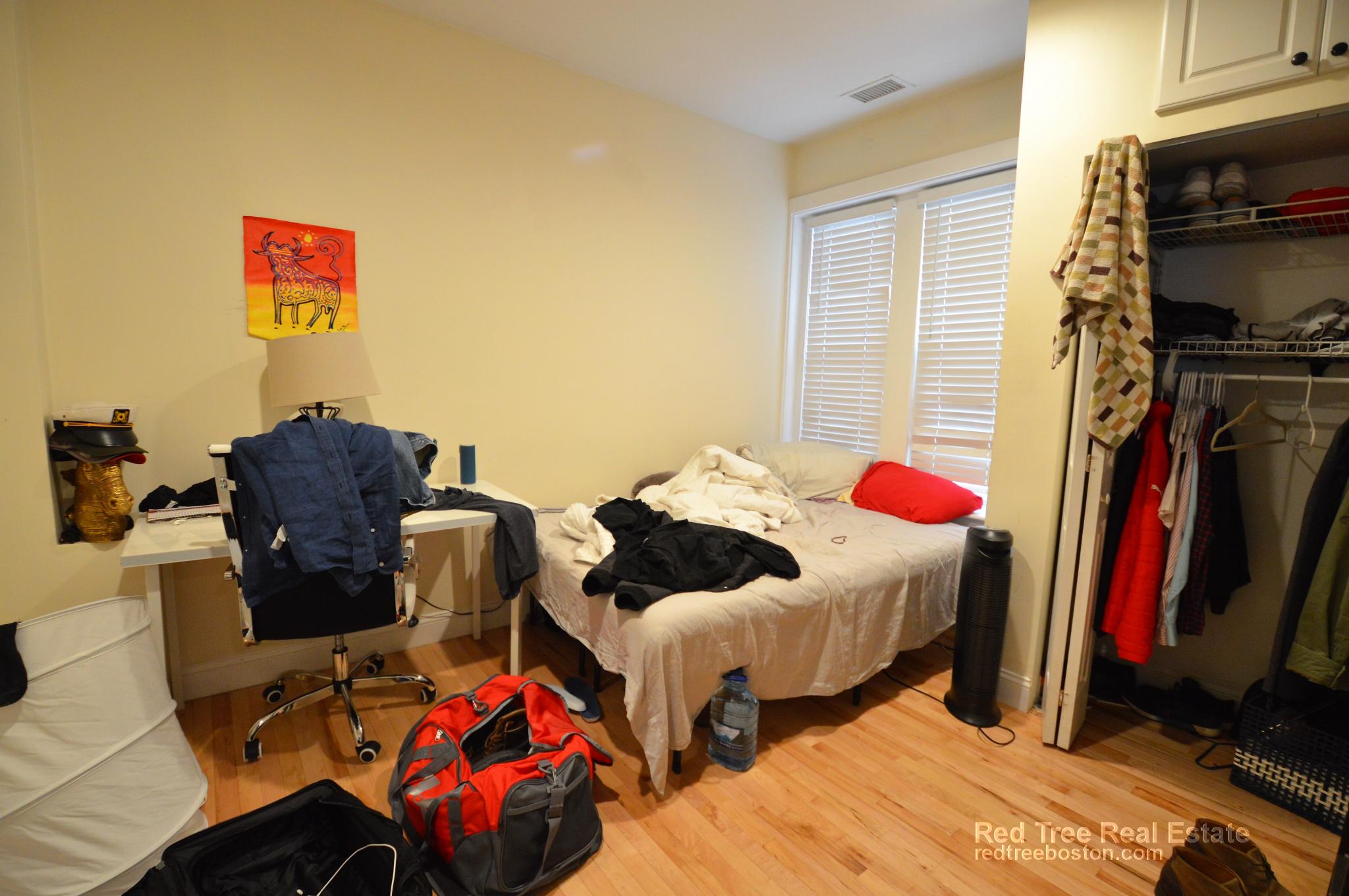 94 Pleasant St, North Brookline