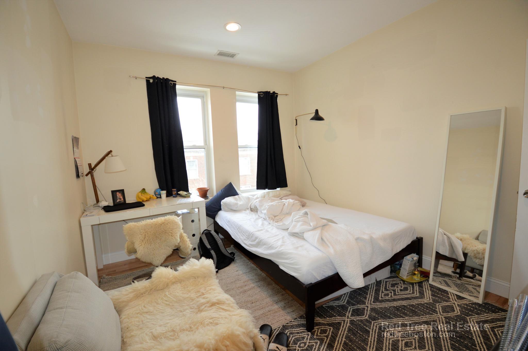 94 Pleasant St, North Brookline