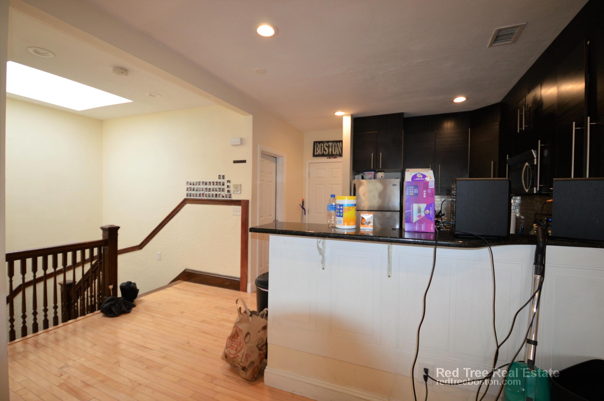 94 Pleasant St, North Brookline