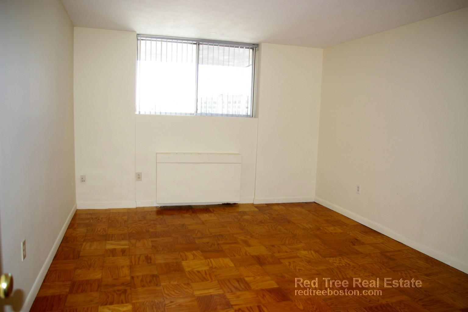 101 Monmouth St, Longwood