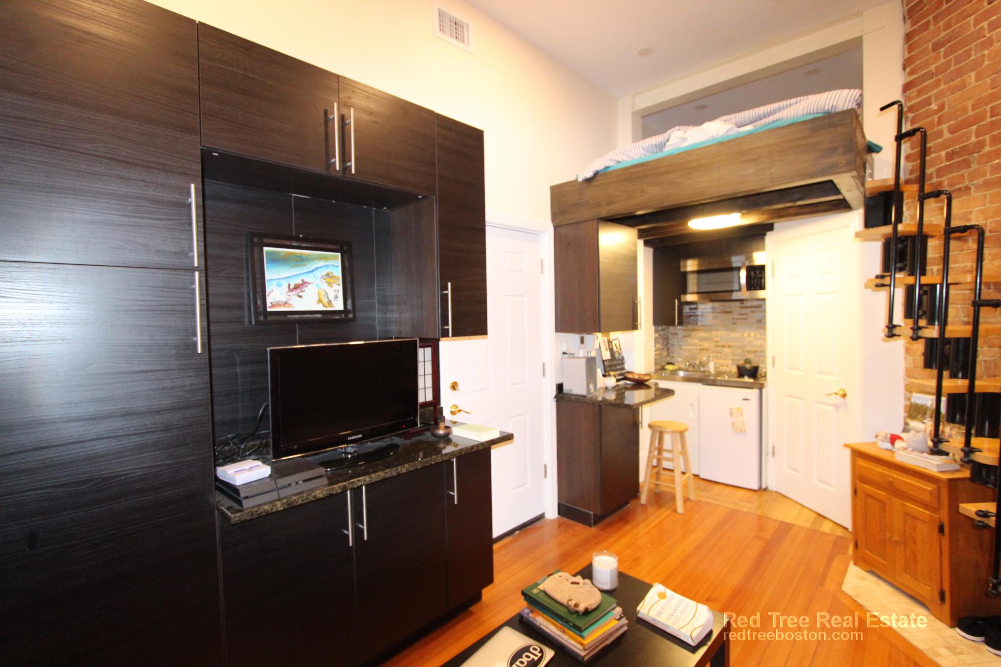 1689 Beacon St, Aspinwall Hill