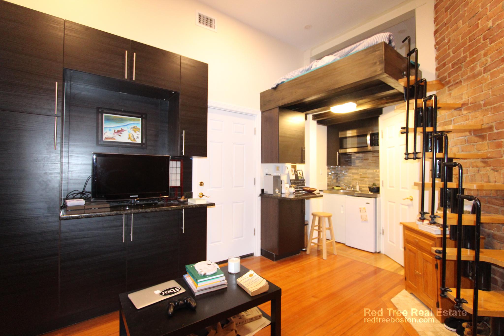 1689 Beacon St, Aspinwall Hill