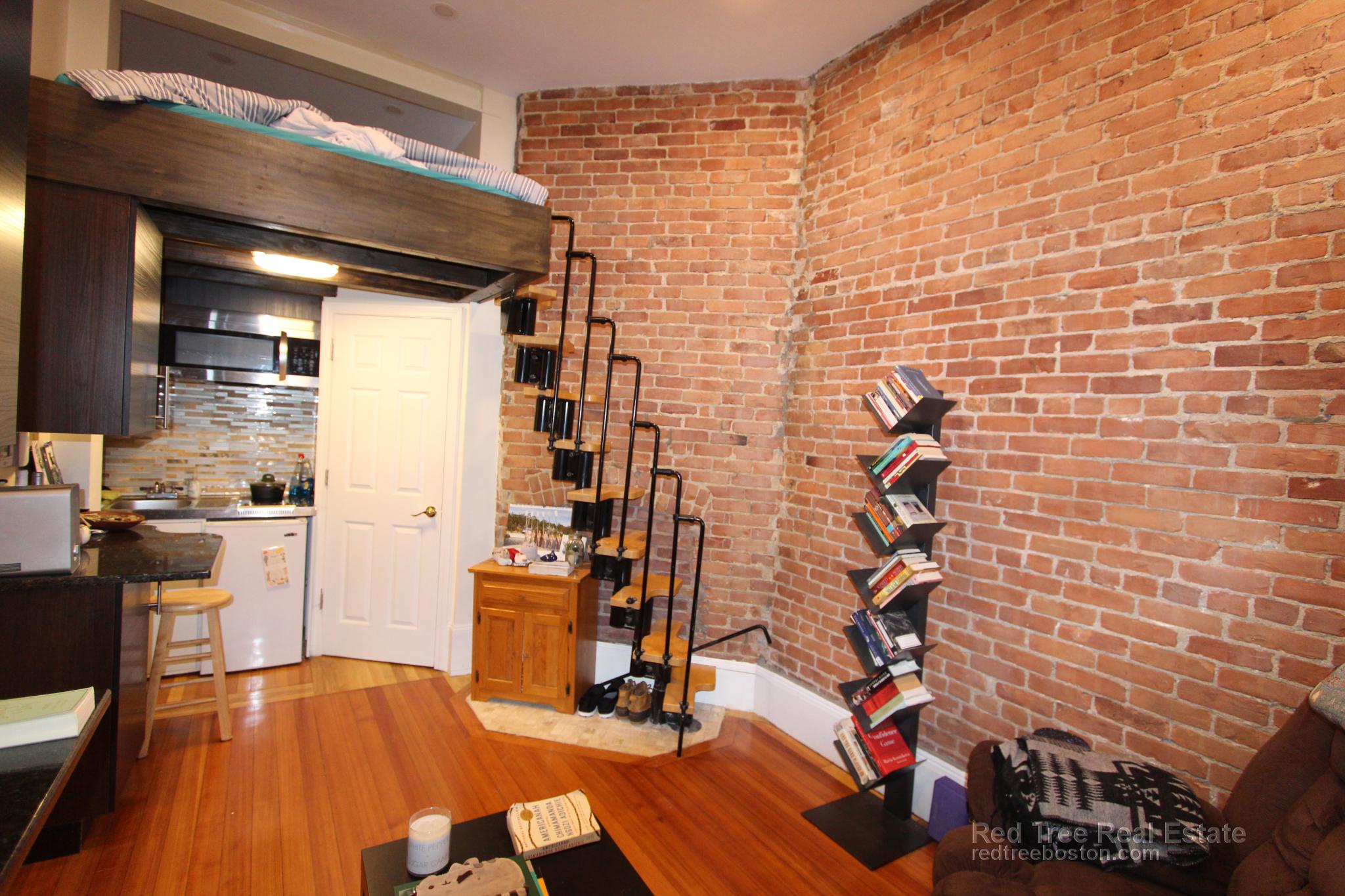 1689 Beacon St, Aspinwall Hill