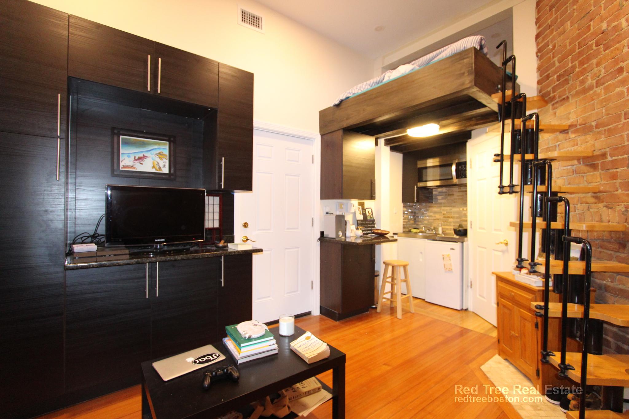 1689 Beacon St, Aspinwall Hill