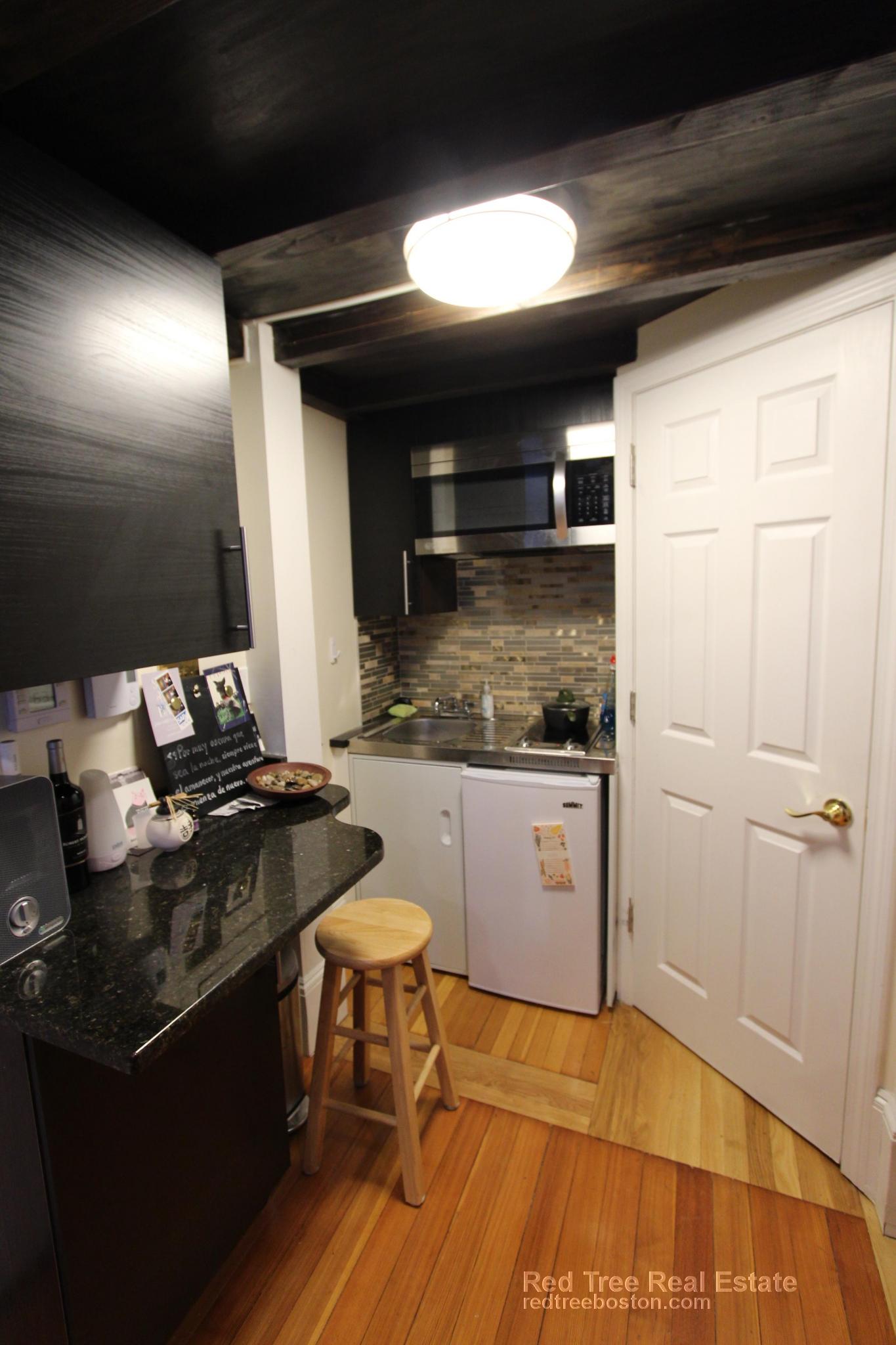 1689 Beacon St, Aspinwall Hill