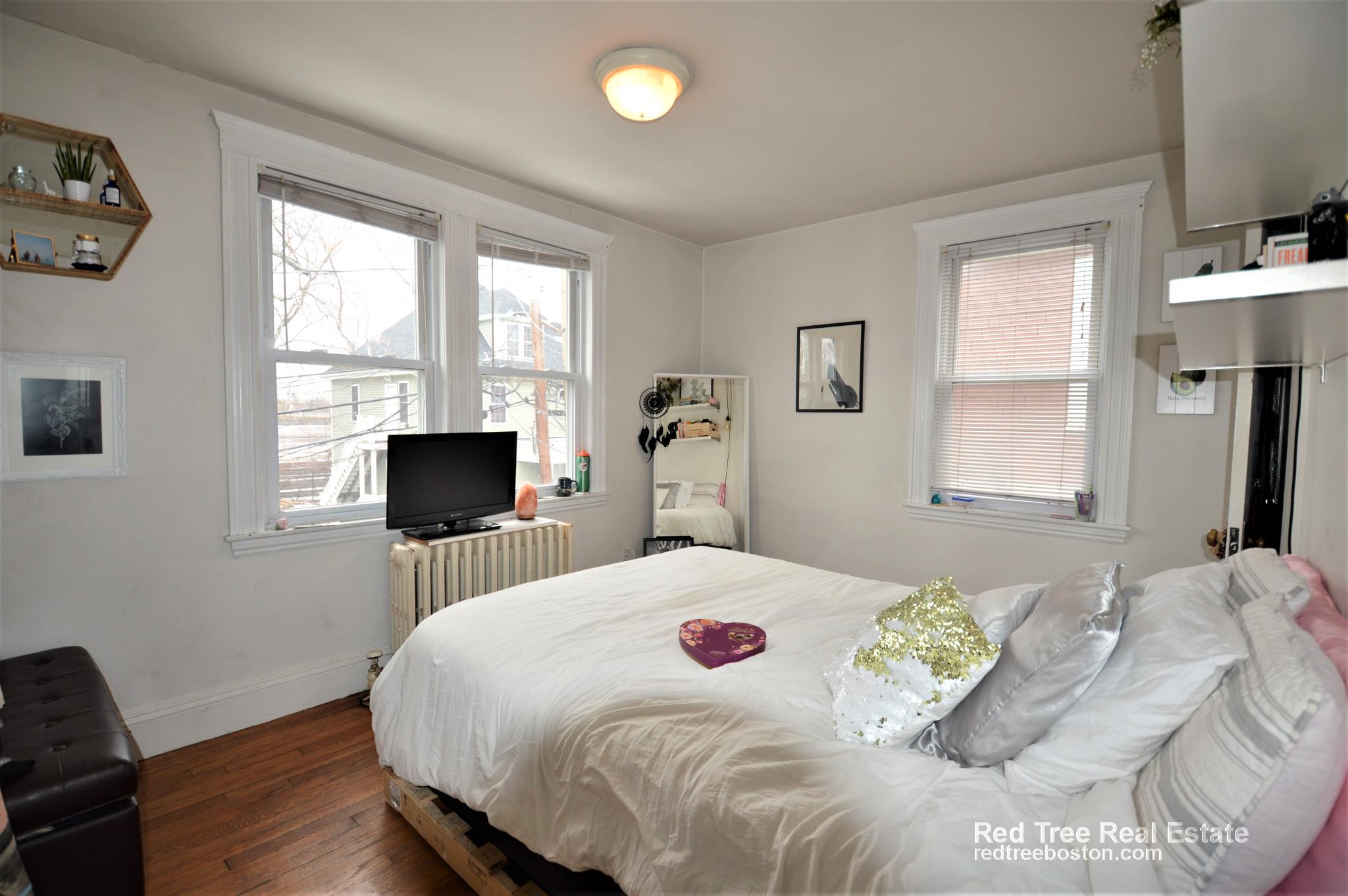 7 Wadsworth St, Allston