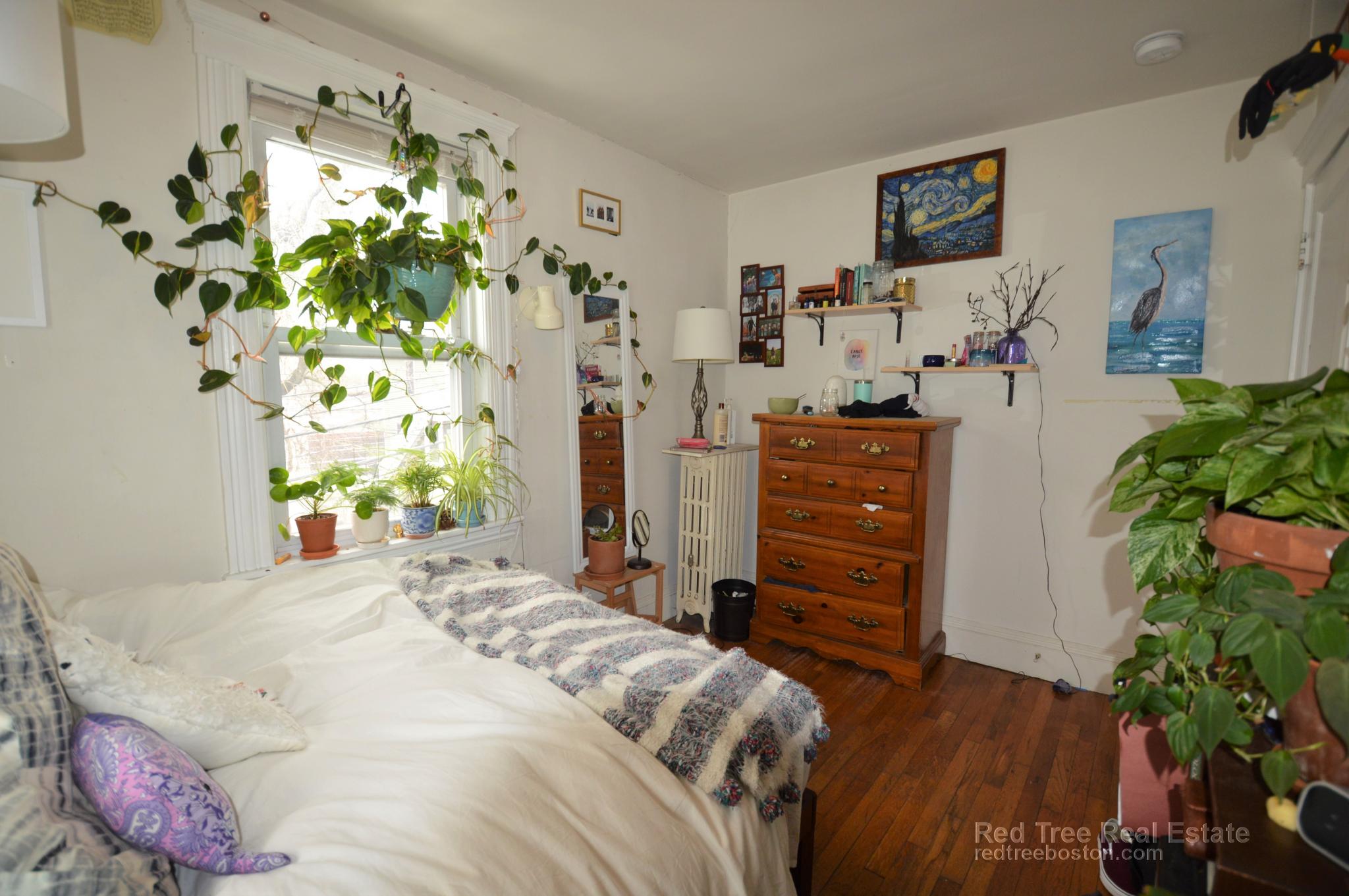 7 Wadsworth St, Allston