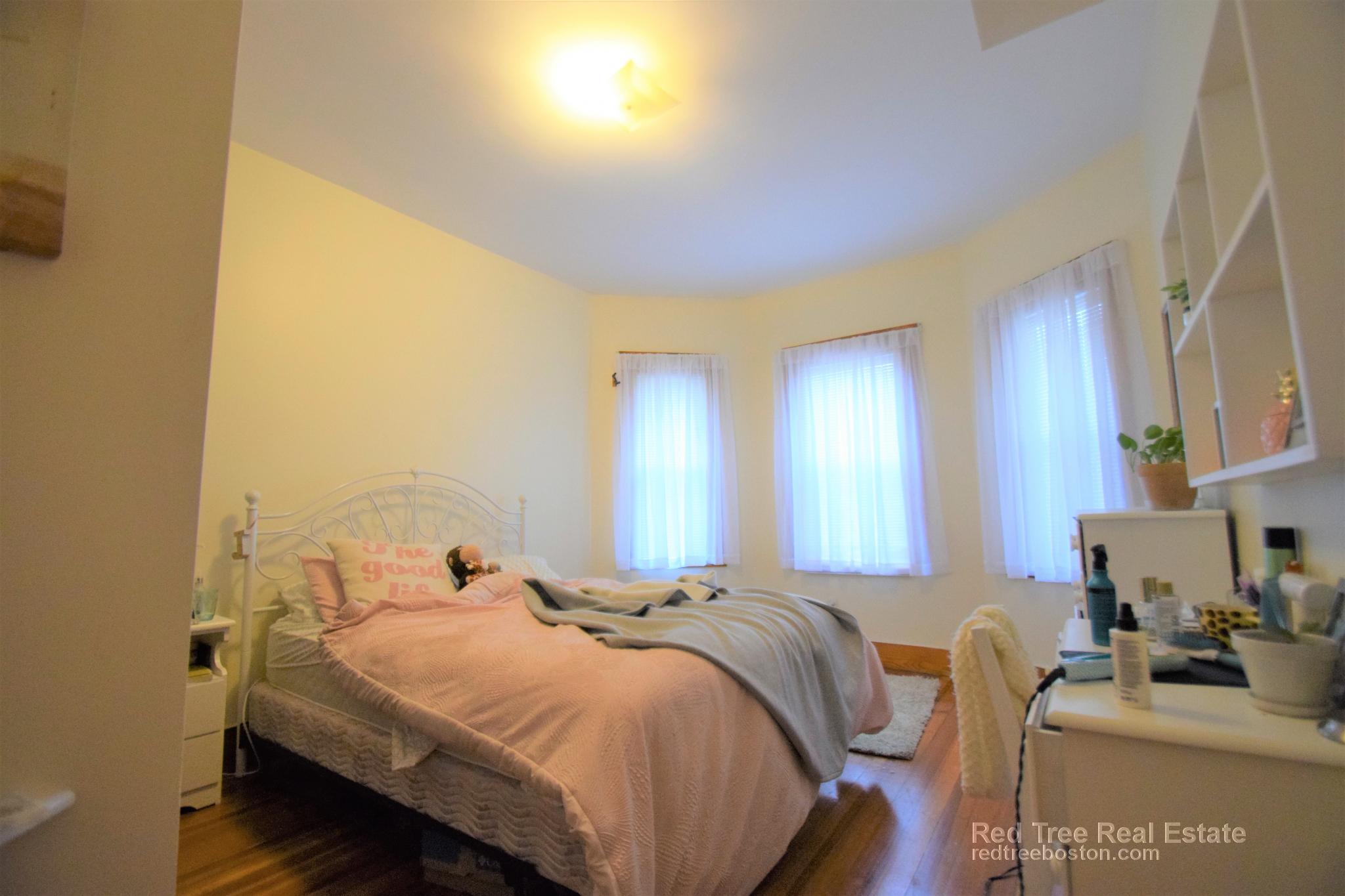 346 Faneuil St, Brighton