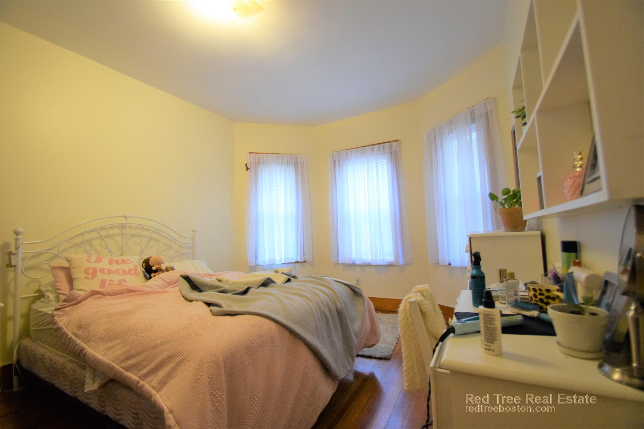 346 Faneuil St, Brighton