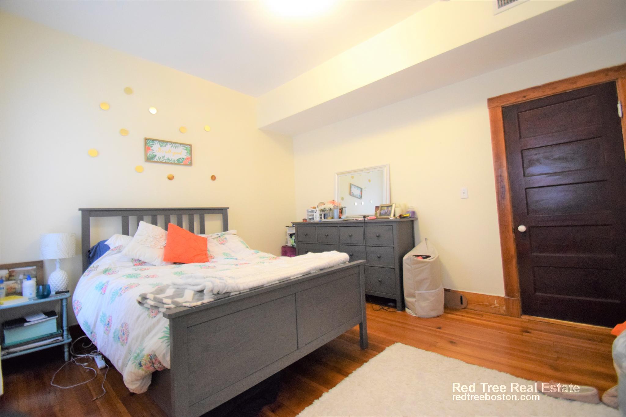 346 Faneuil St, Brighton