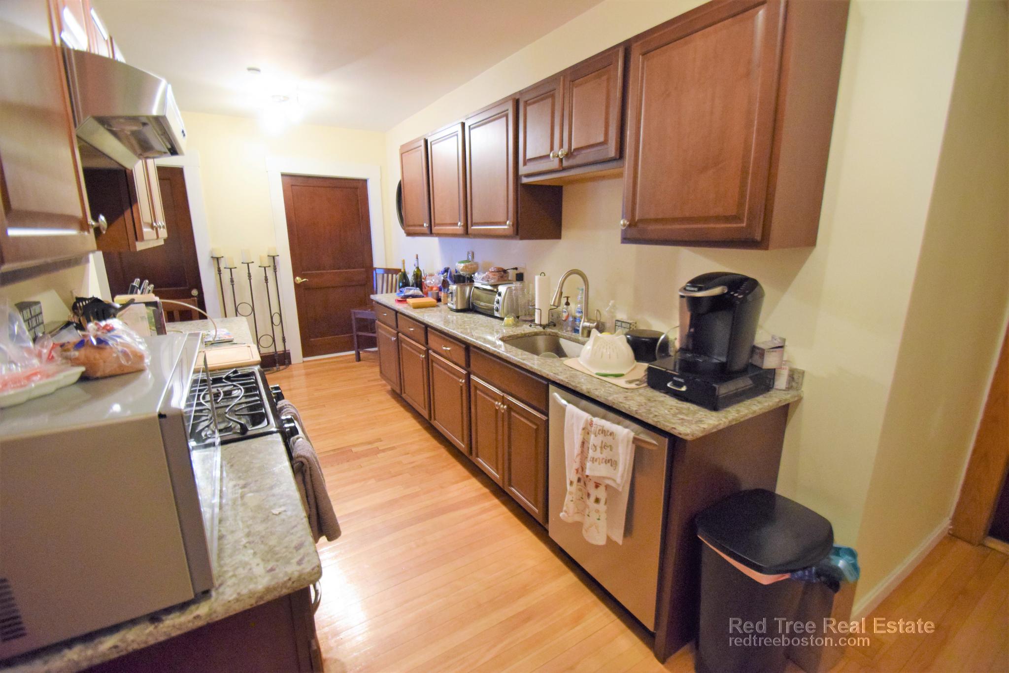 3 bed, 4+ bath apartment for rent at 35 Henshaw St Unit 1, Brighton — photo 8 of 16