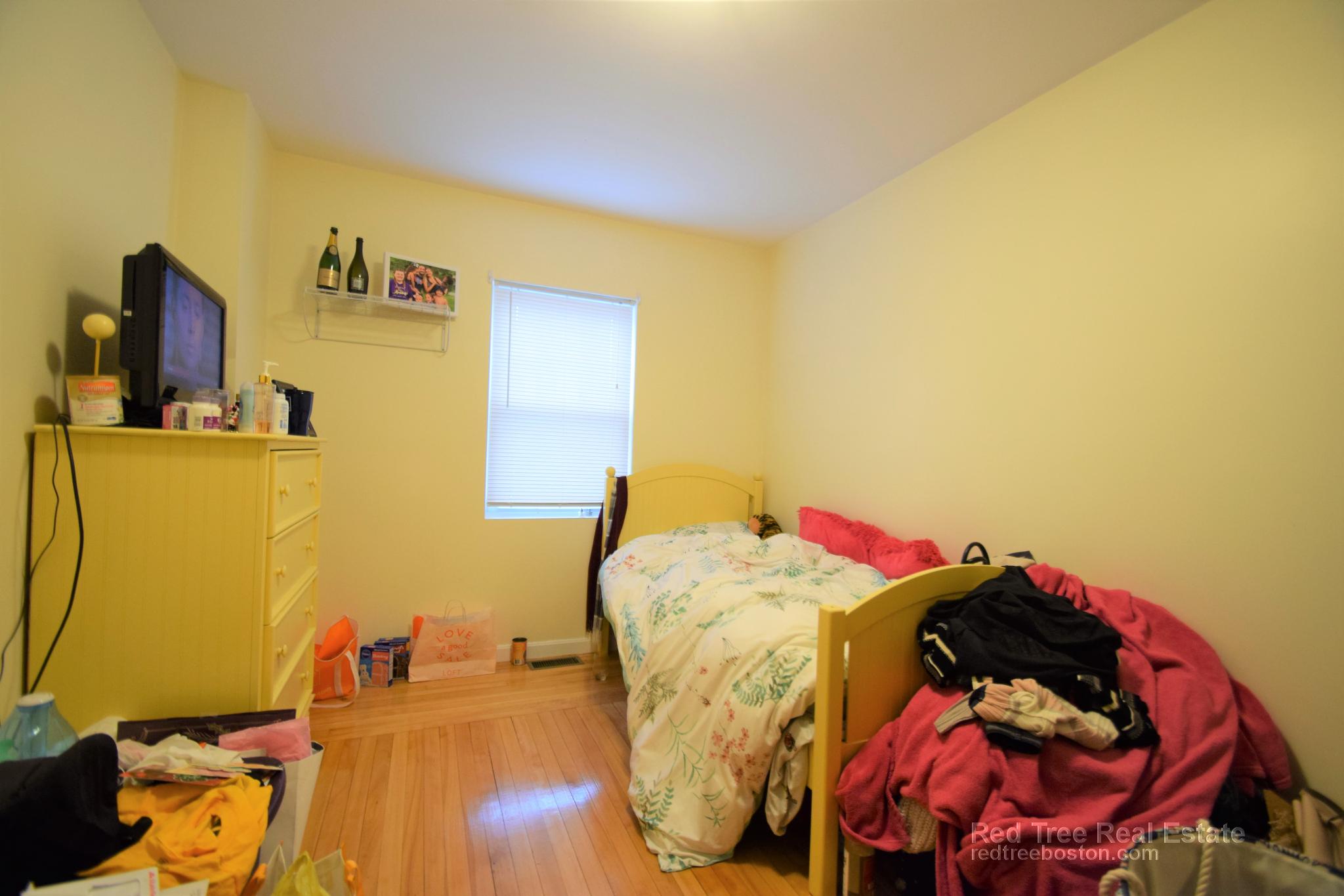 3 bed, 4+ bath apartment for rent at 35 Henshaw St Unit 1, Brighton — photo 10 of 16