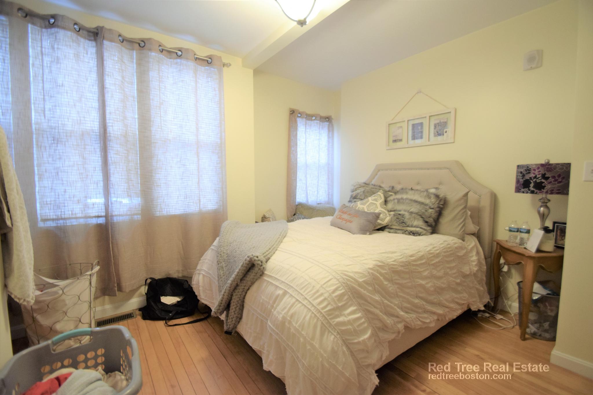 3 bed, 4+ bath apartment for rent at 35 Henshaw St Unit 1, Brighton — photo 12 of 16