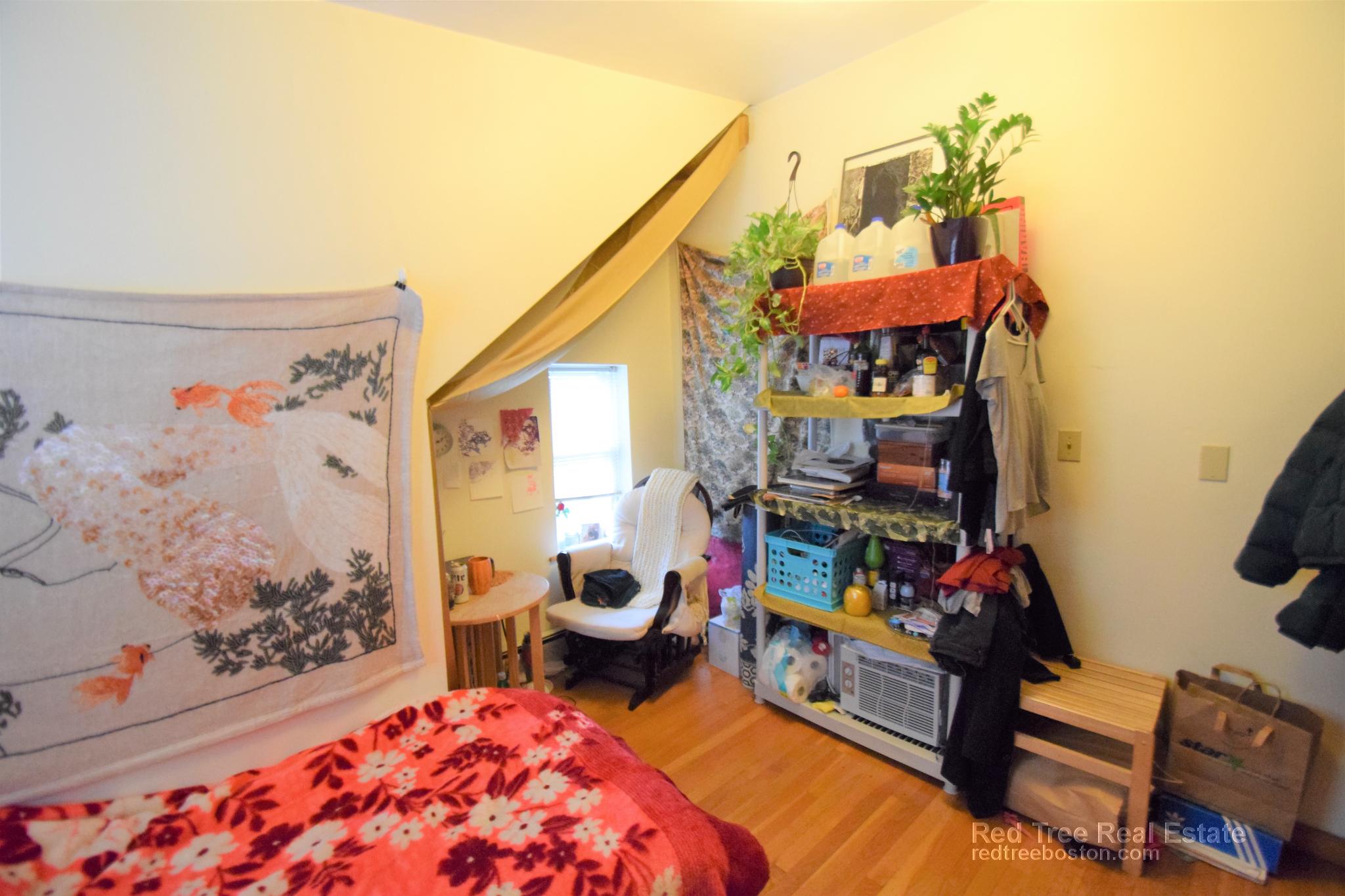 551 Washington St, Brighton