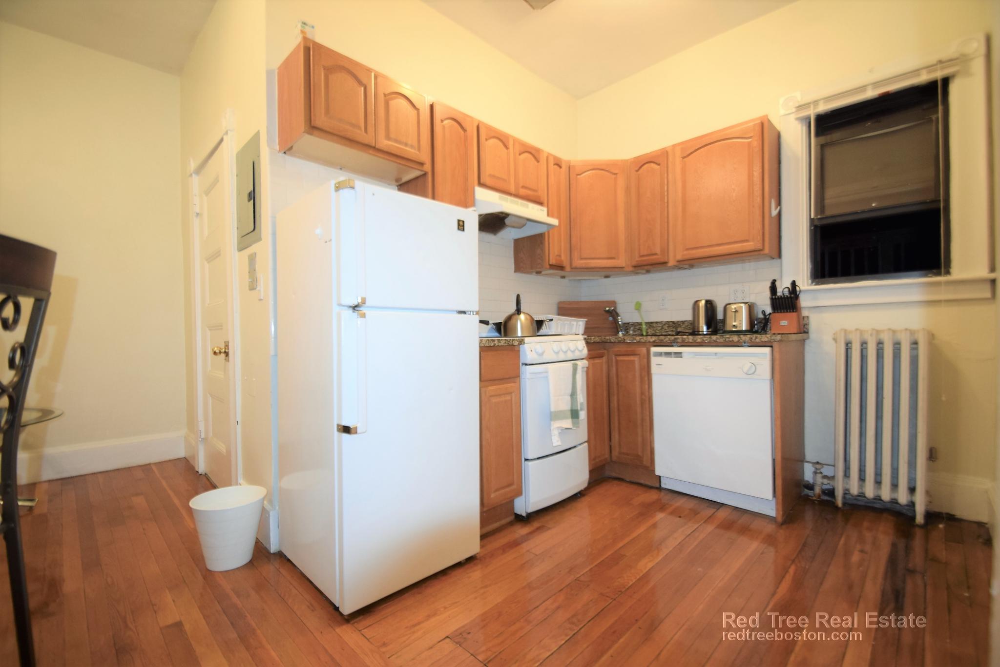 41 Bay State Rd, Fenway