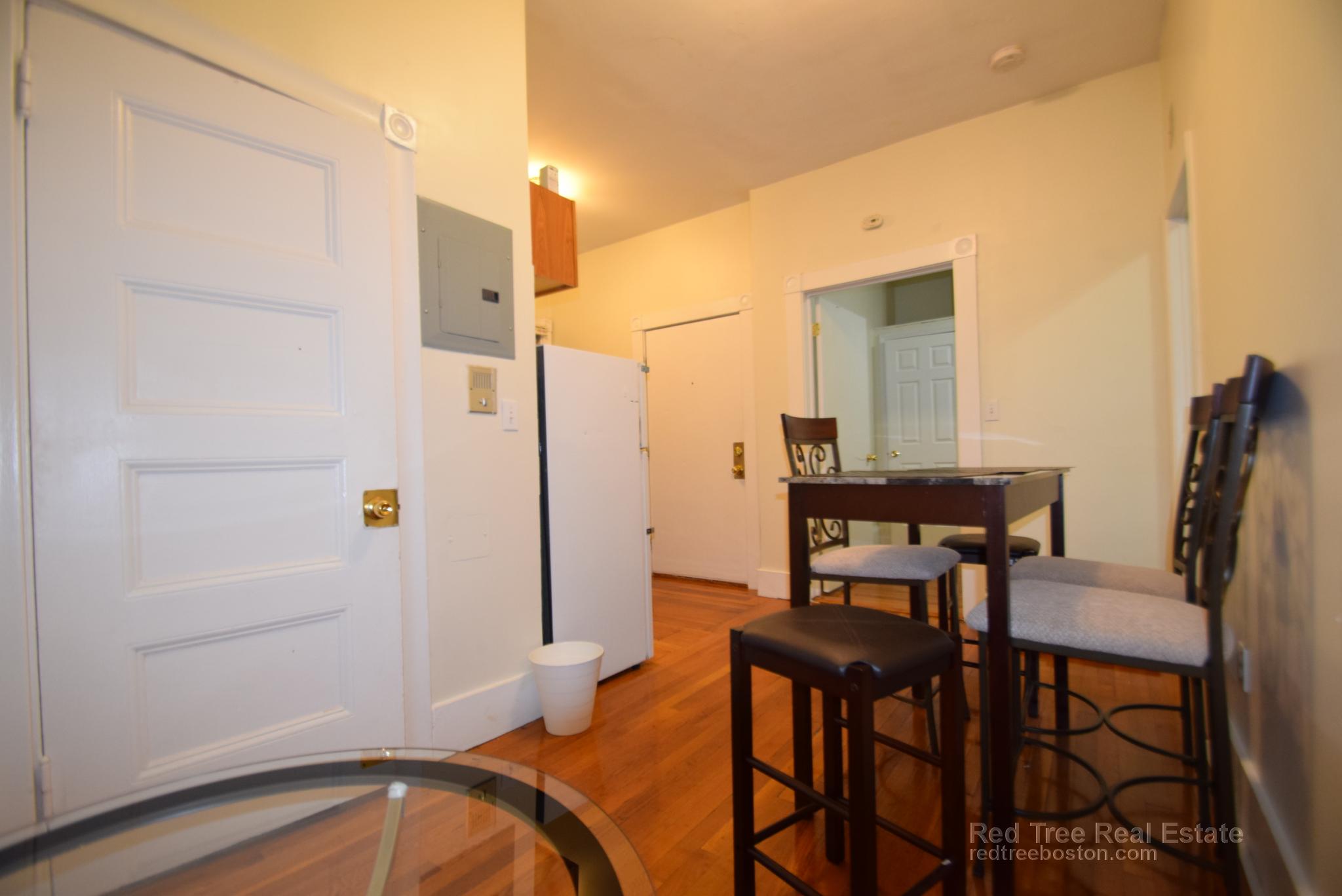 41 Bay State Rd, Fenway