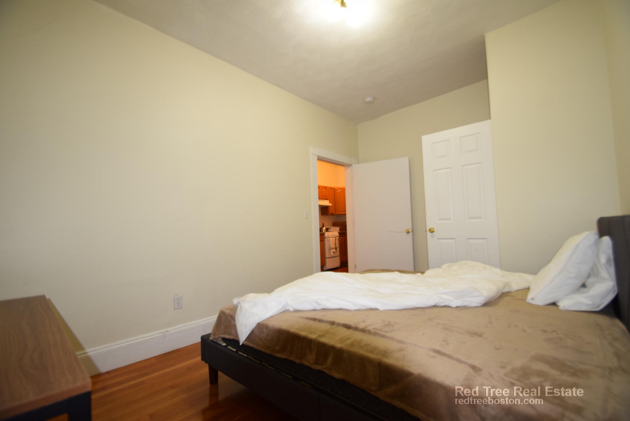 41 Bay State Rd, Fenway