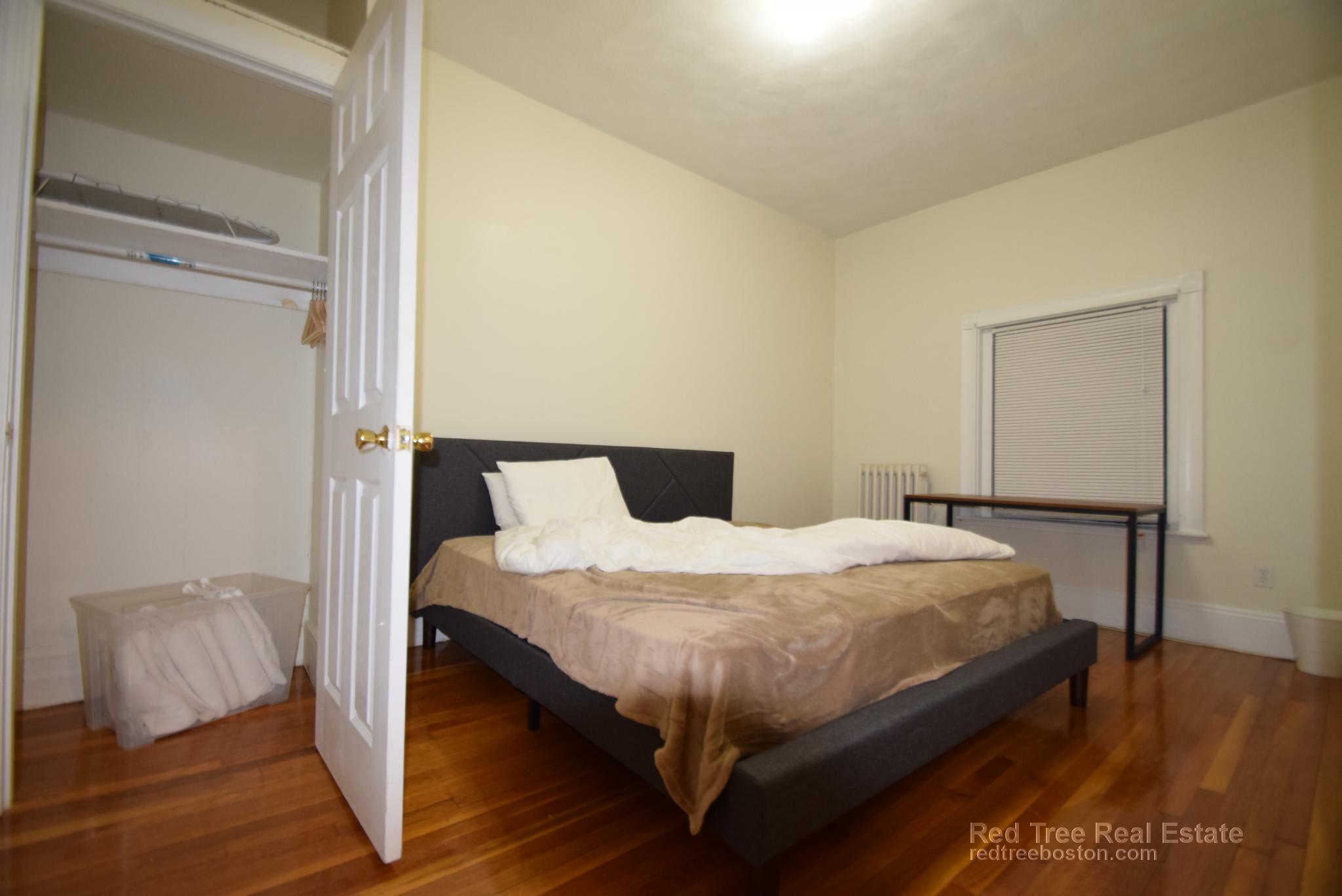 41 Bay State Rd, Fenway