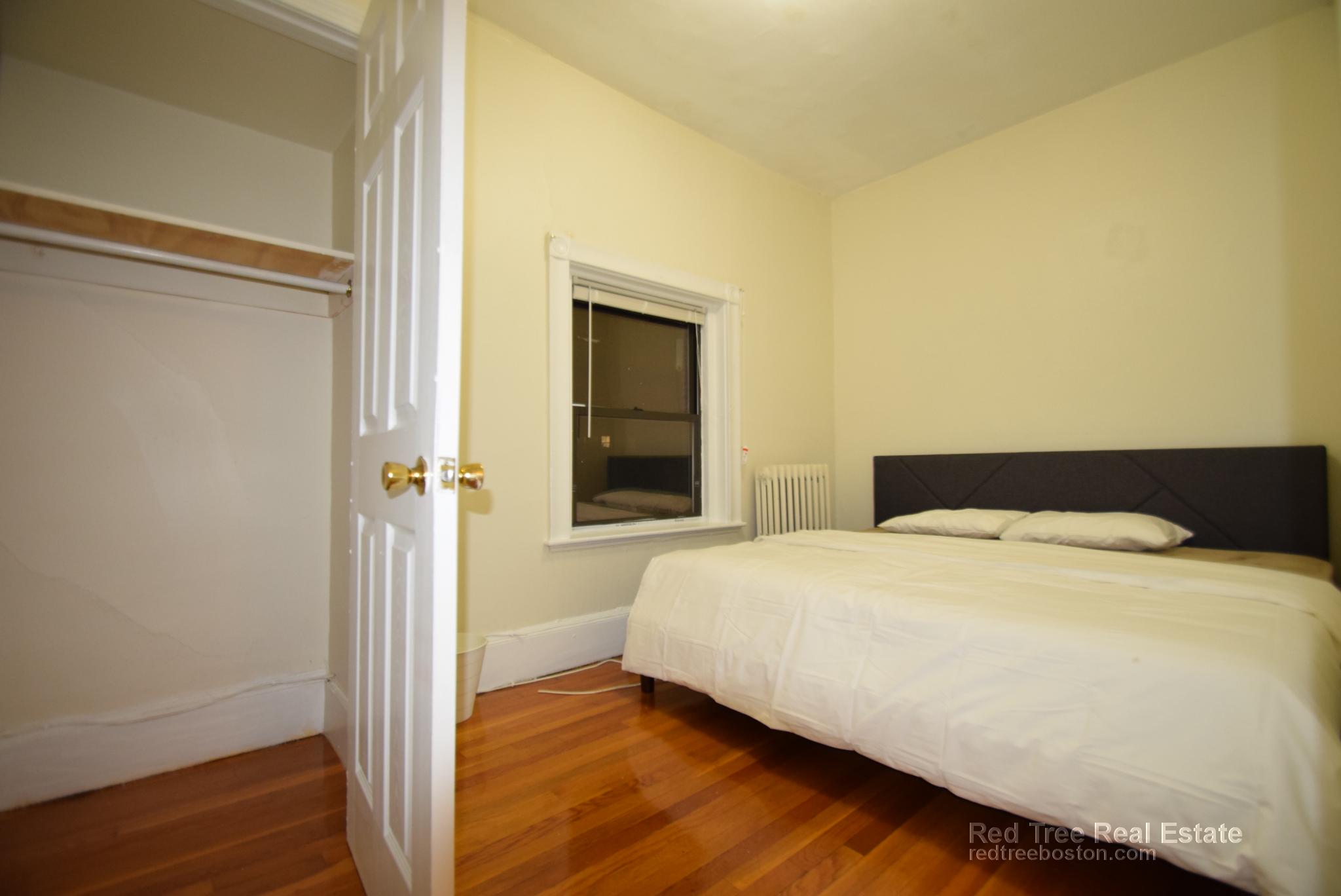 41 Bay State Rd, Fenway