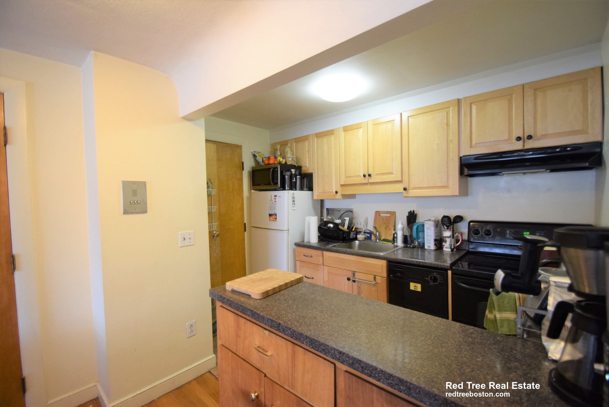 2 bed, 1 bath apartment for rent at 10 Commonwealth Ct Unit 14, Brighton — photo 4 of 15