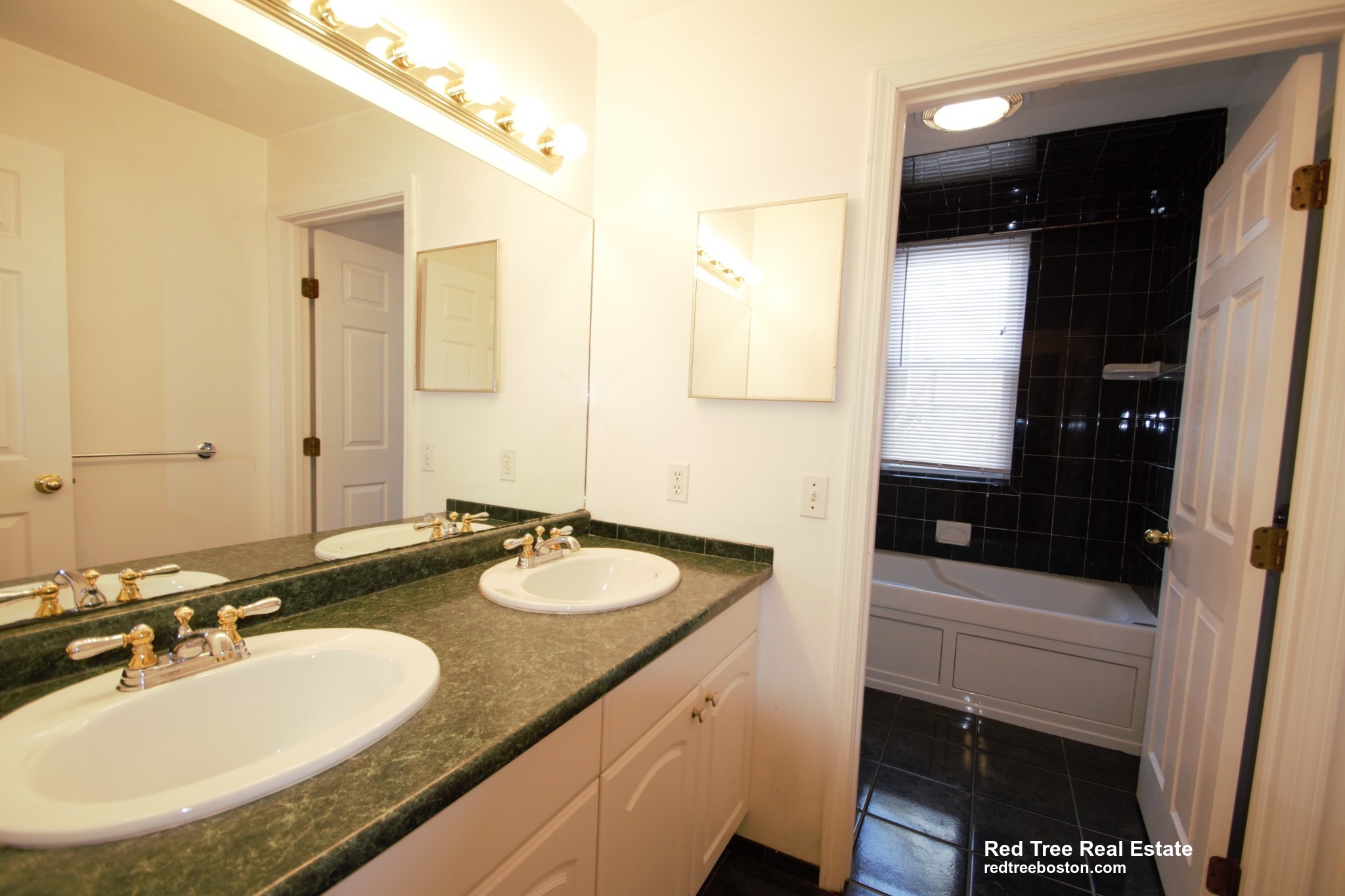 44 Champney St, Oak Square