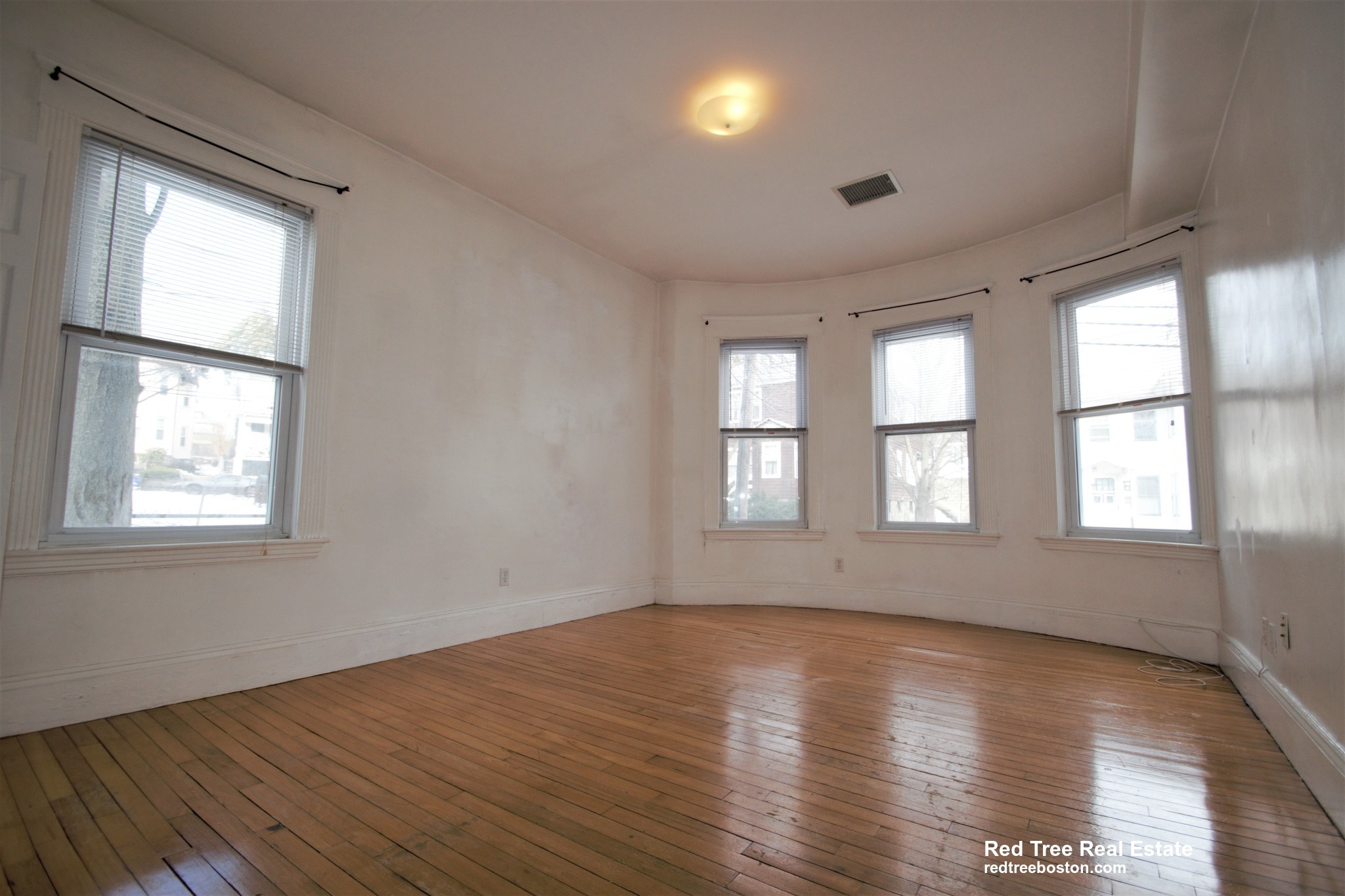 44 Champney St, Oak Square